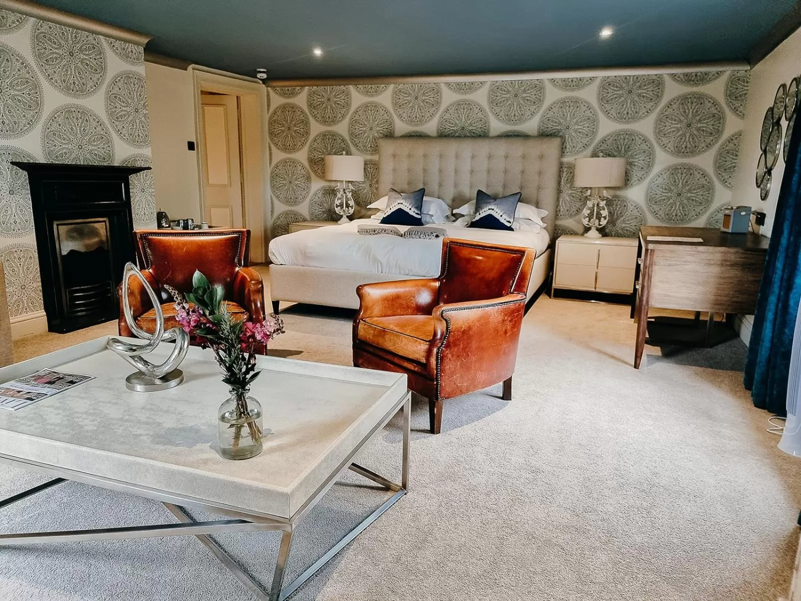 Bed, Seating Area in Verzon House