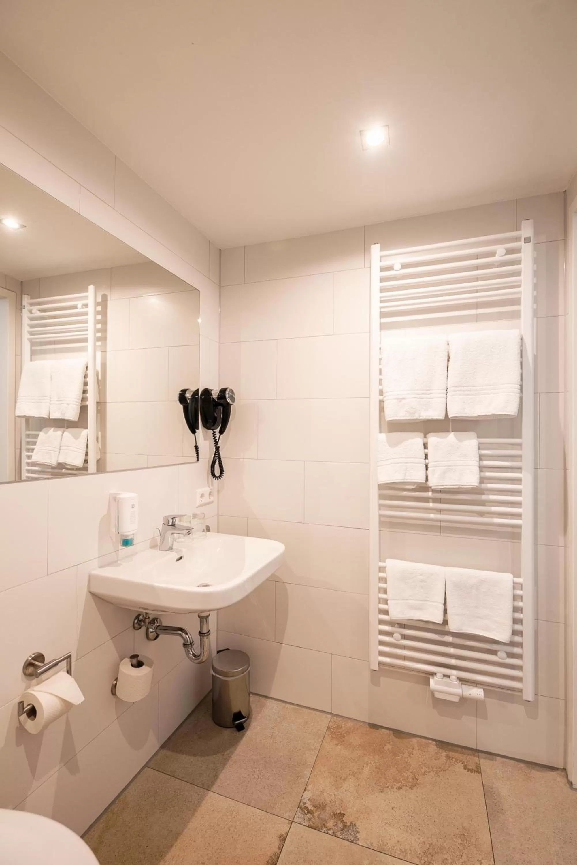 Bathroom in Sternplatz Hotel