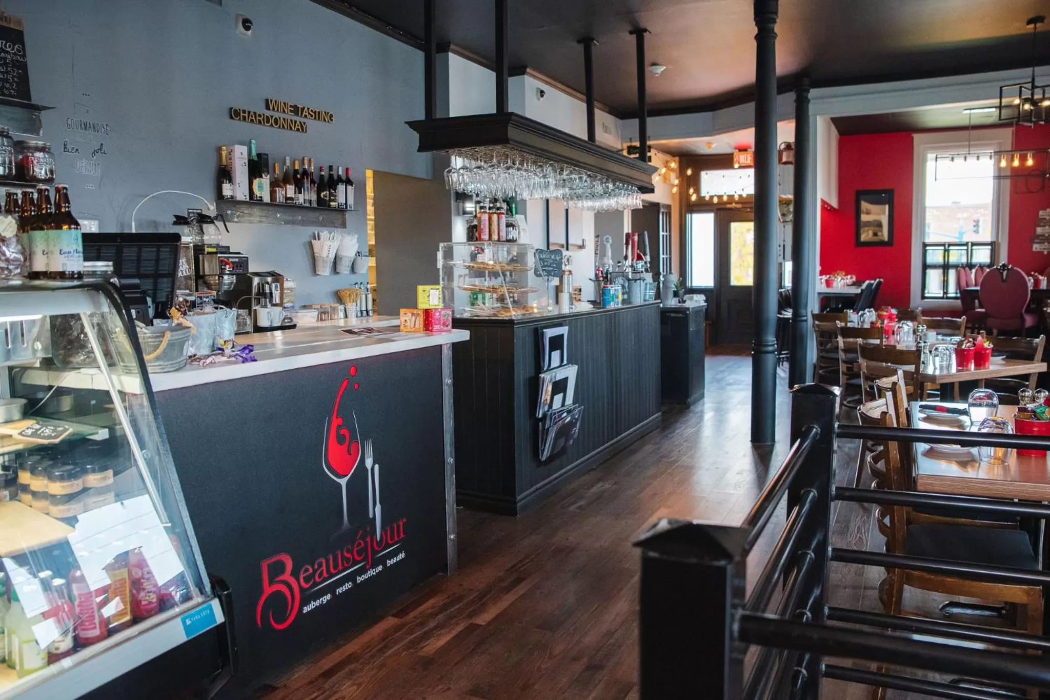 Restaurant/Places to Eat in Auberge Beausejour