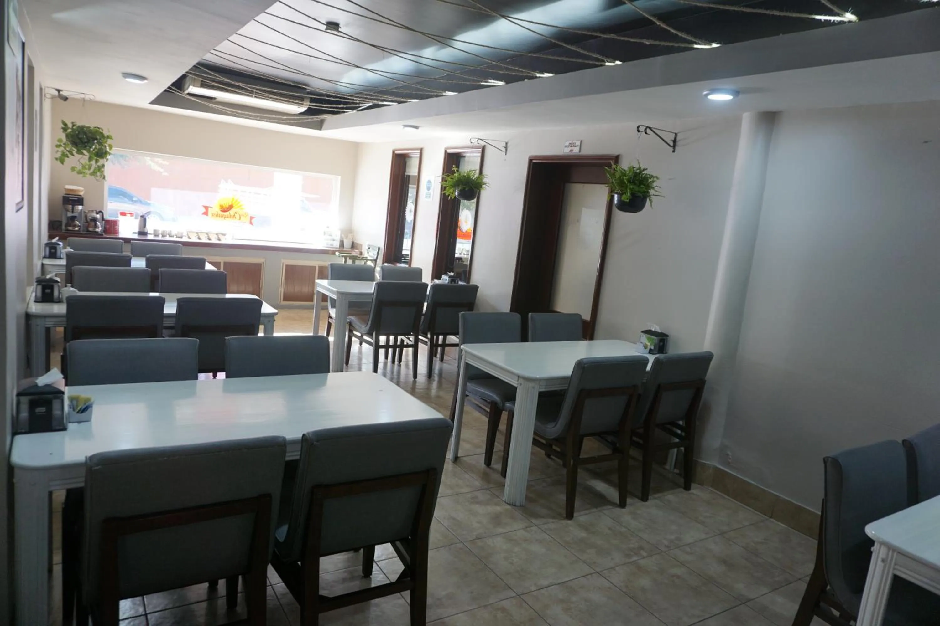 Restaurant/places to eat in Hotel America Palacio