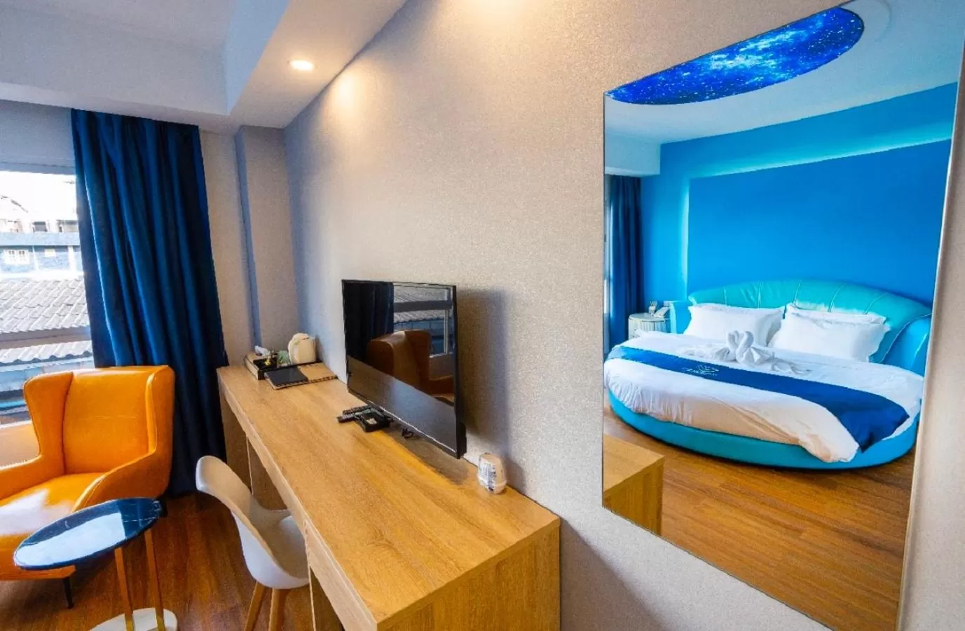 TV and multimedia, Bed in Sapphire Hotel Silom Bangkok