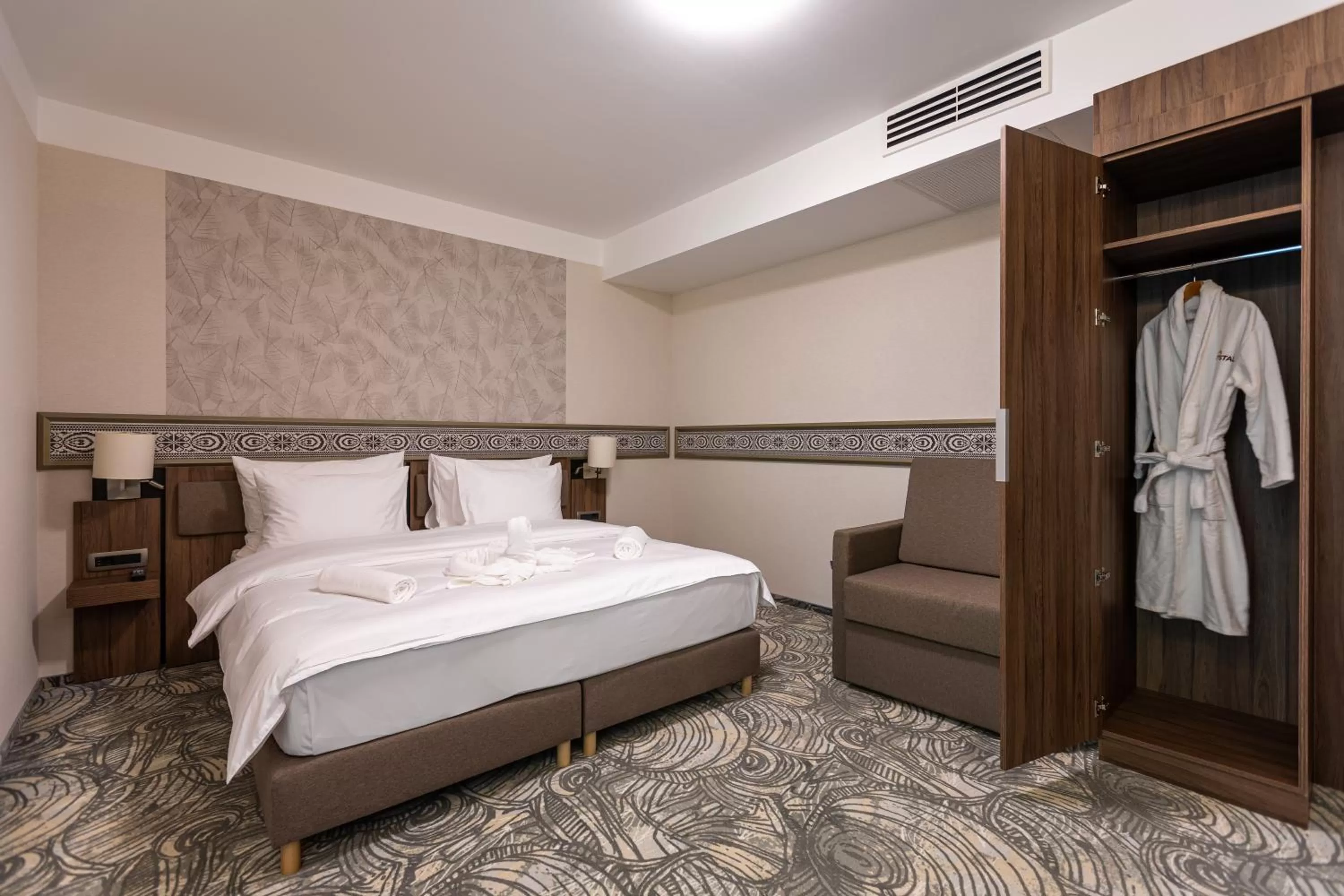 Bedroom, Bed in HOTEL CRYSTAL WELLNESS & SPA superior