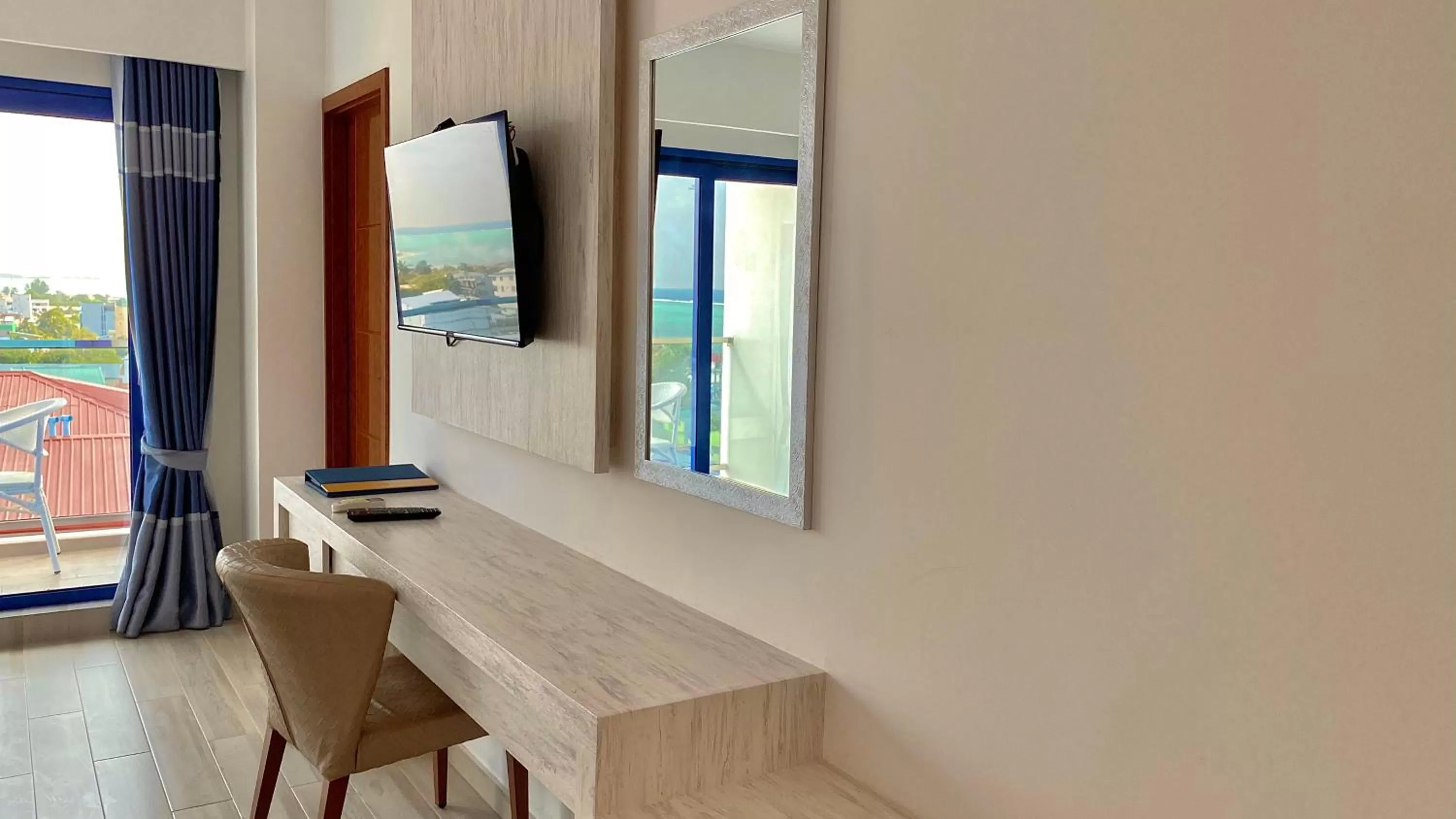 TV and multimedia in Kaani Palm Beach