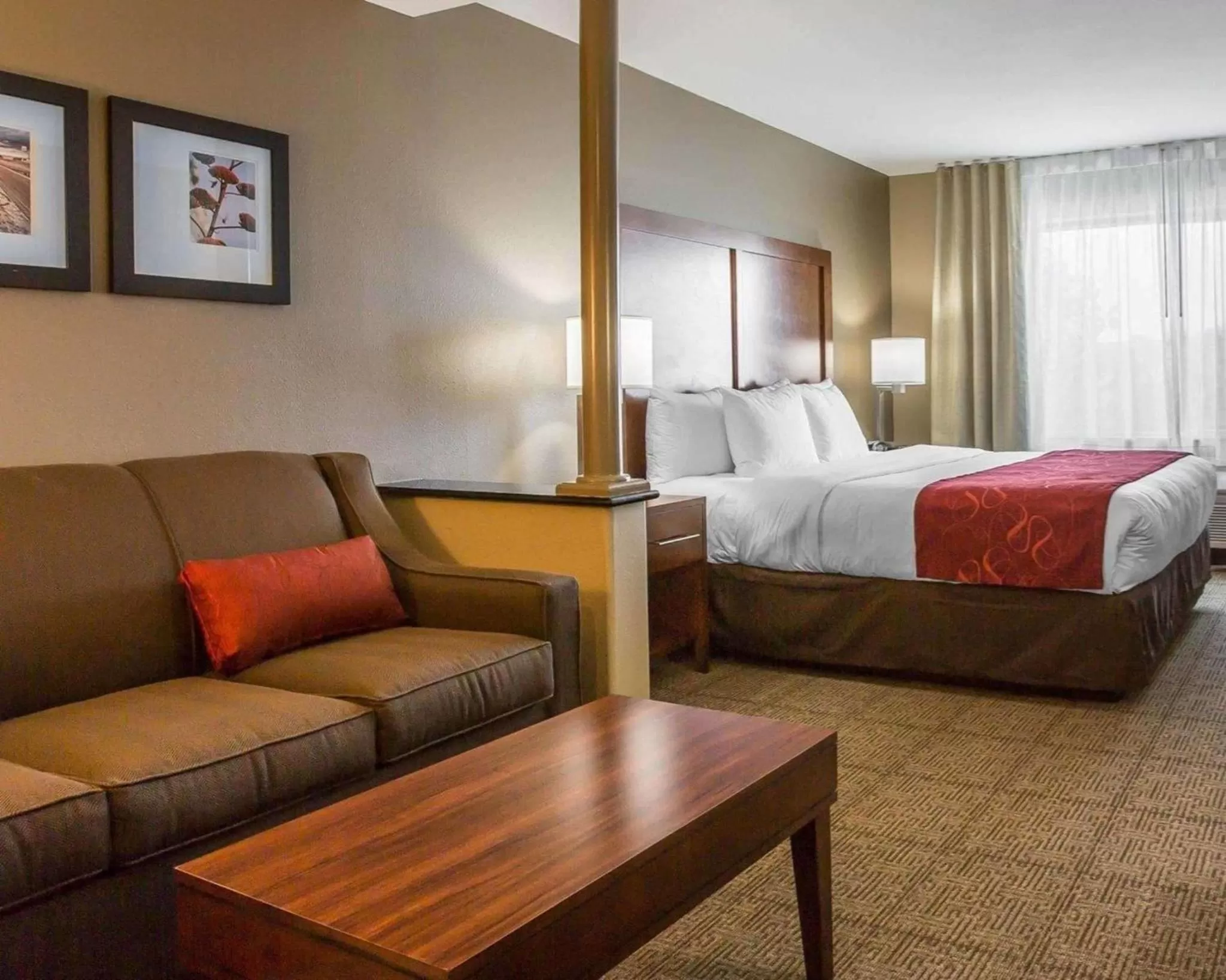 Photo of the whole room, Bed in Comfort Suites Victorville-Hesperia