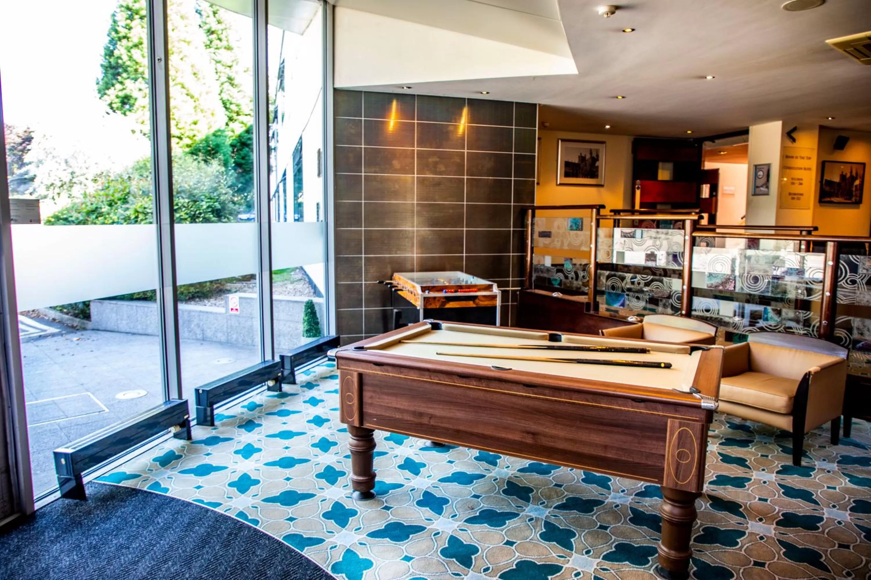 Lounge or bar in Mercure Chester Abbots Well Hotel