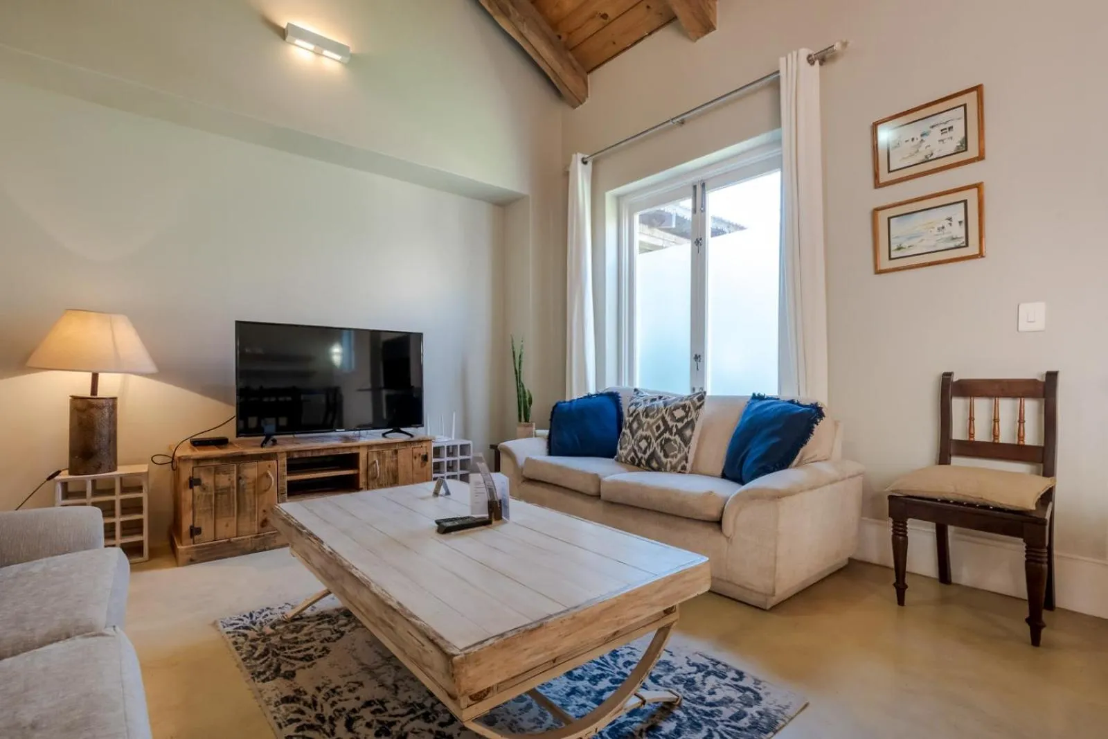 Living room in Blue Bay Lodge