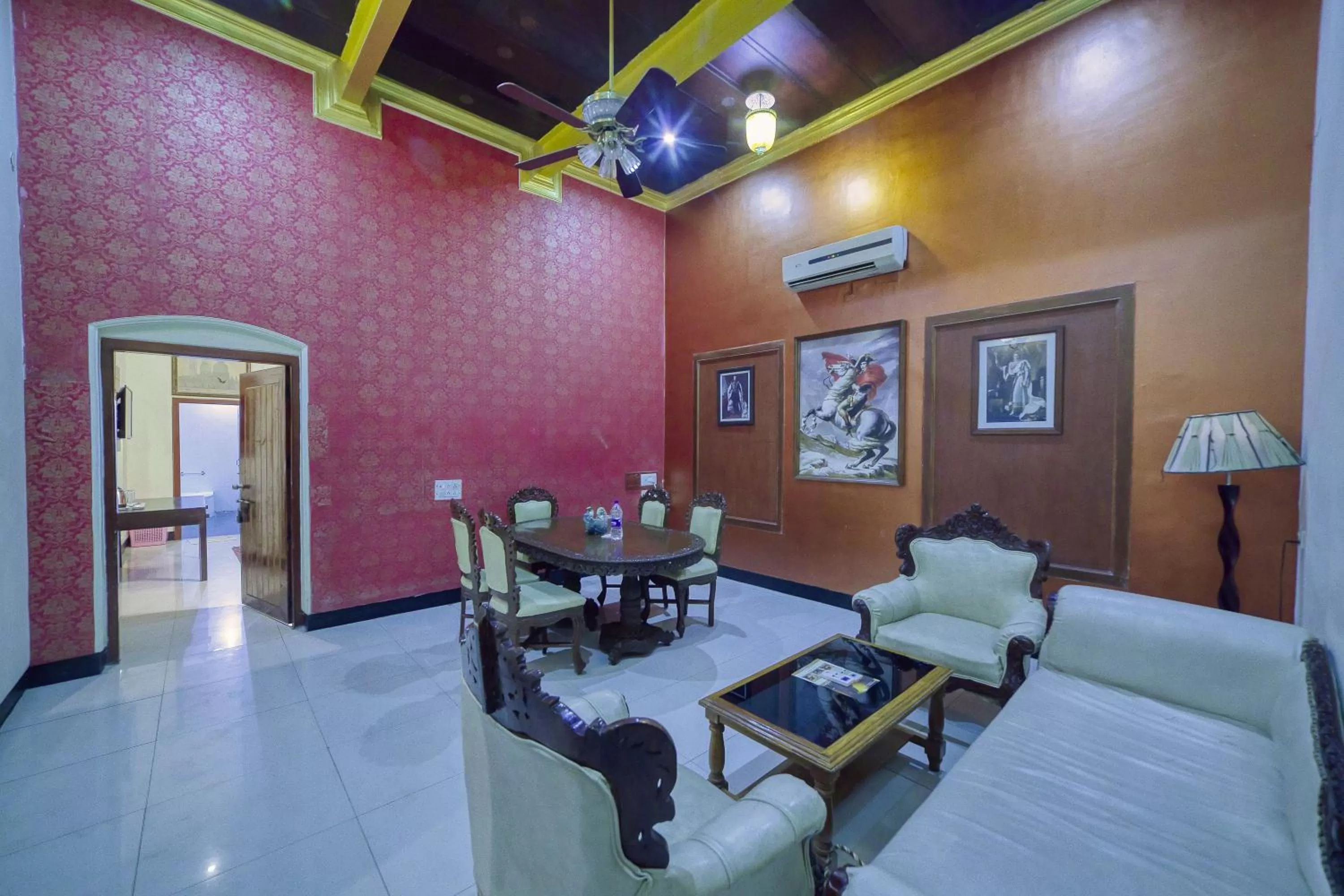 Living room in HOTEL WINDSOR CASTLE