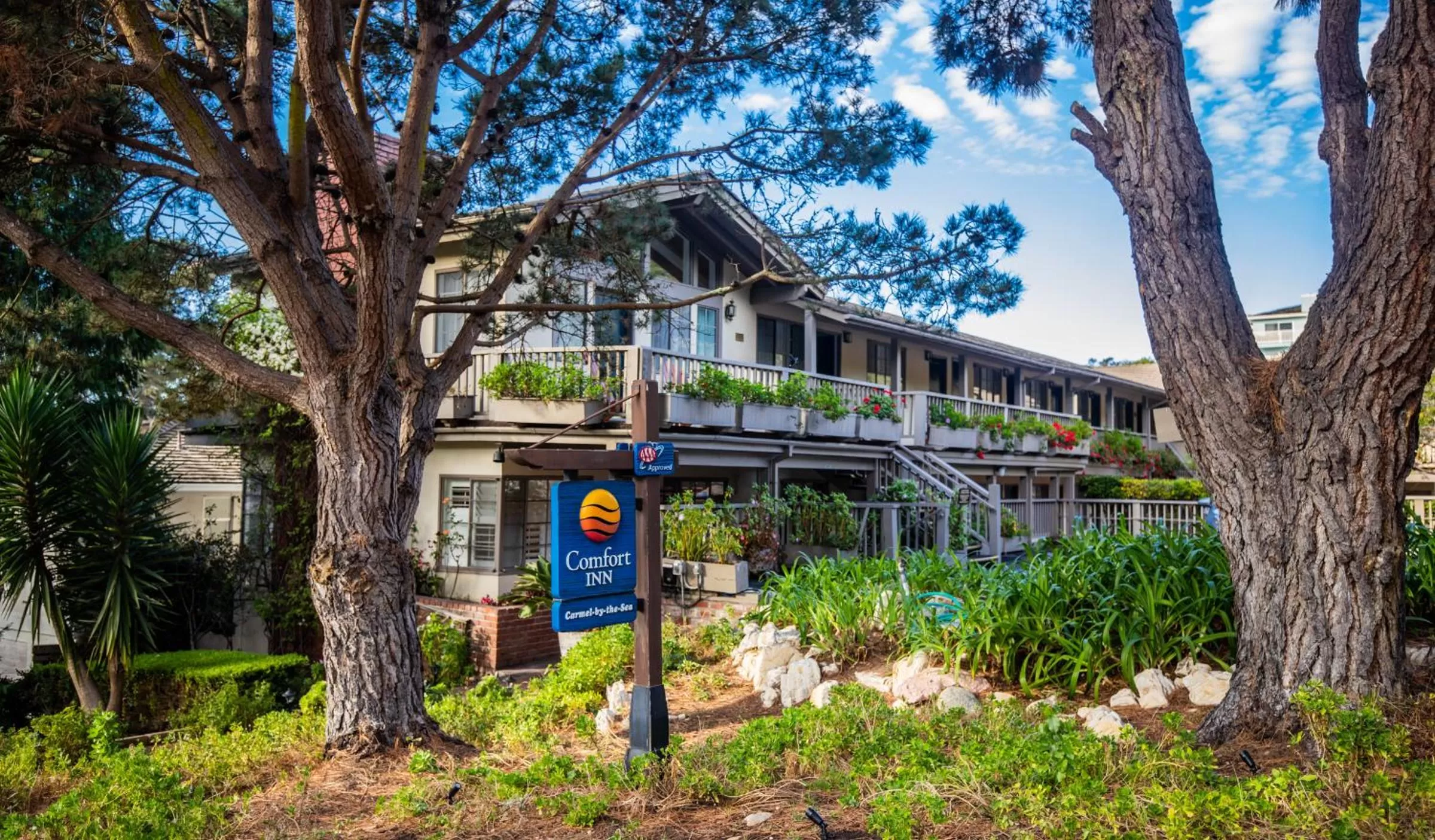 Property building in Comfort Inn Carmel By the Sea