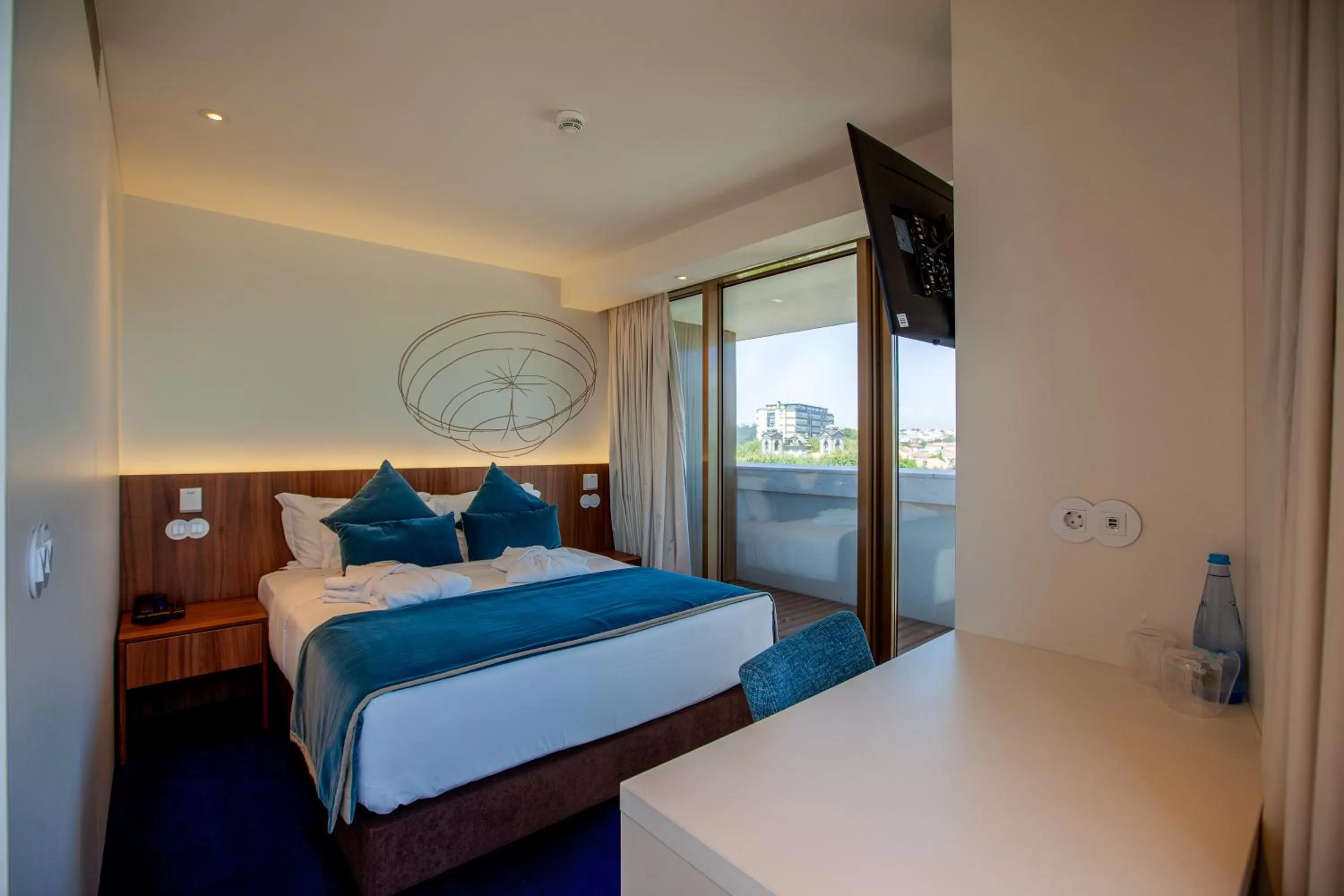 Photo of the whole room, Bed in Sea Porto Hotel