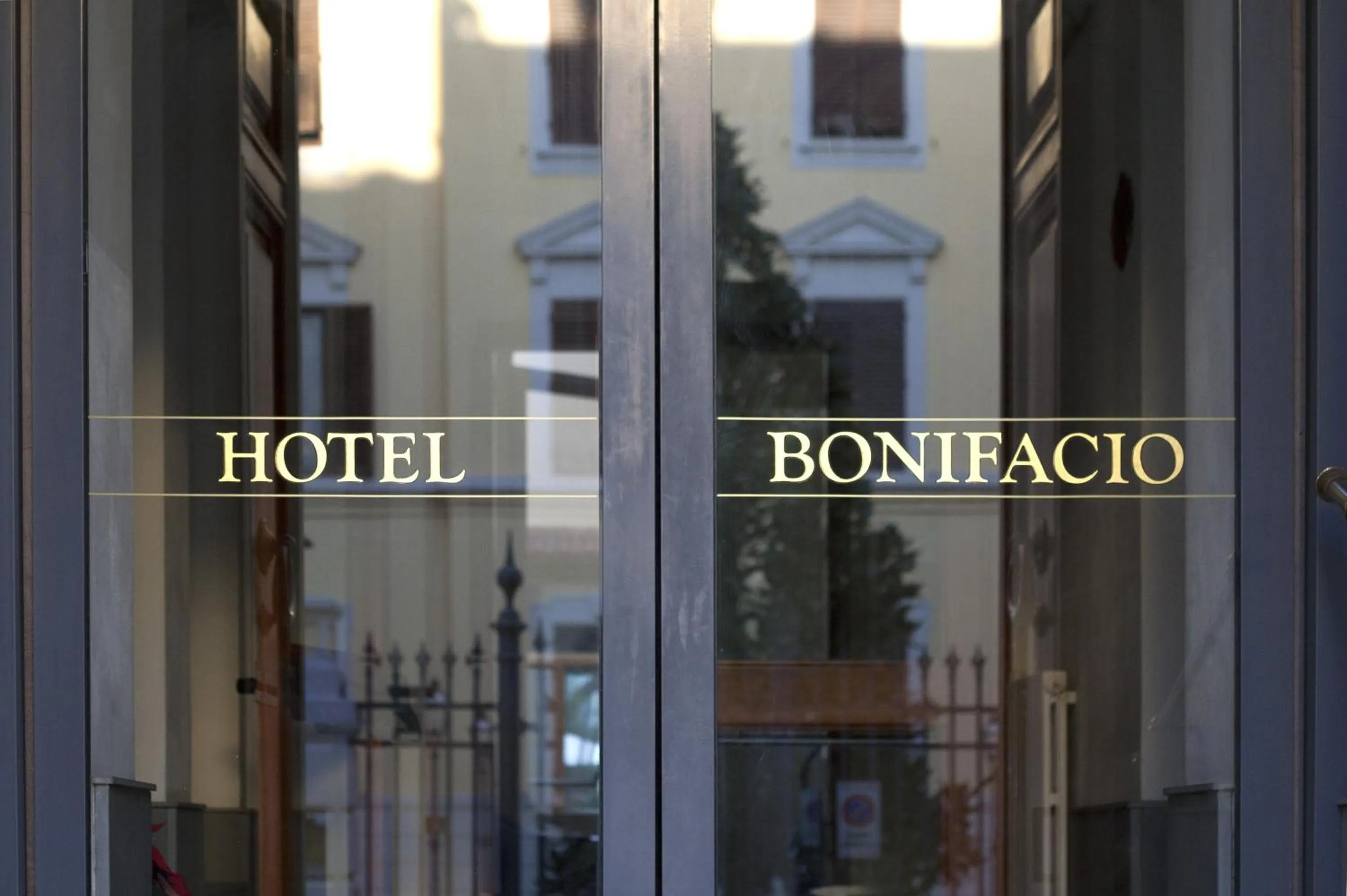Facade/entrance in Hotel Bonifacio