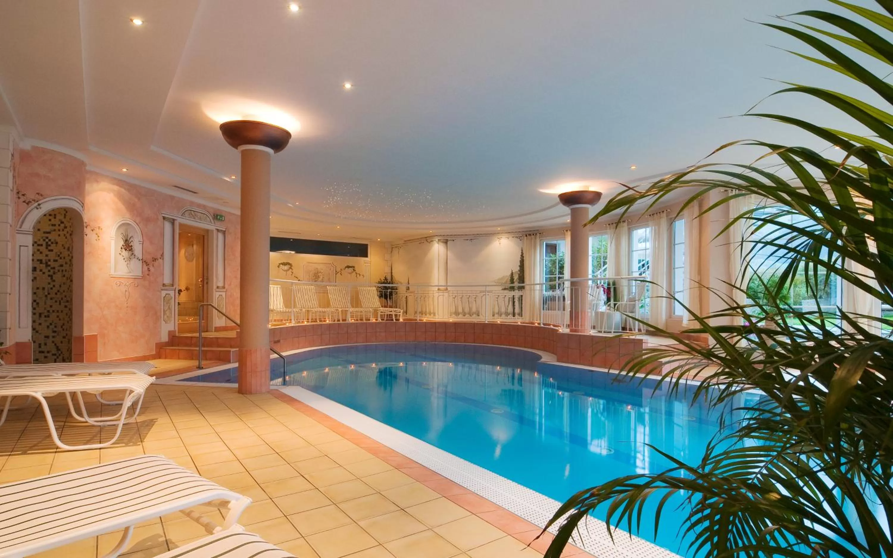 Swimming pool in Alpenhotel Stefanie