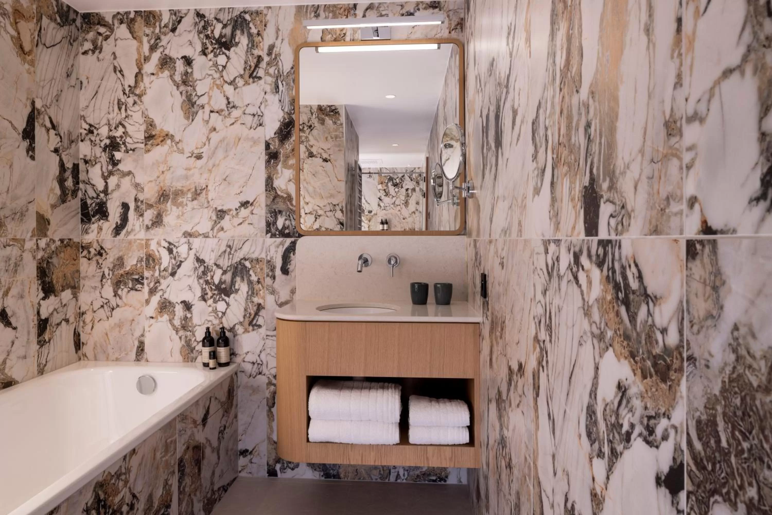 Bathroom in Padam Hôtel