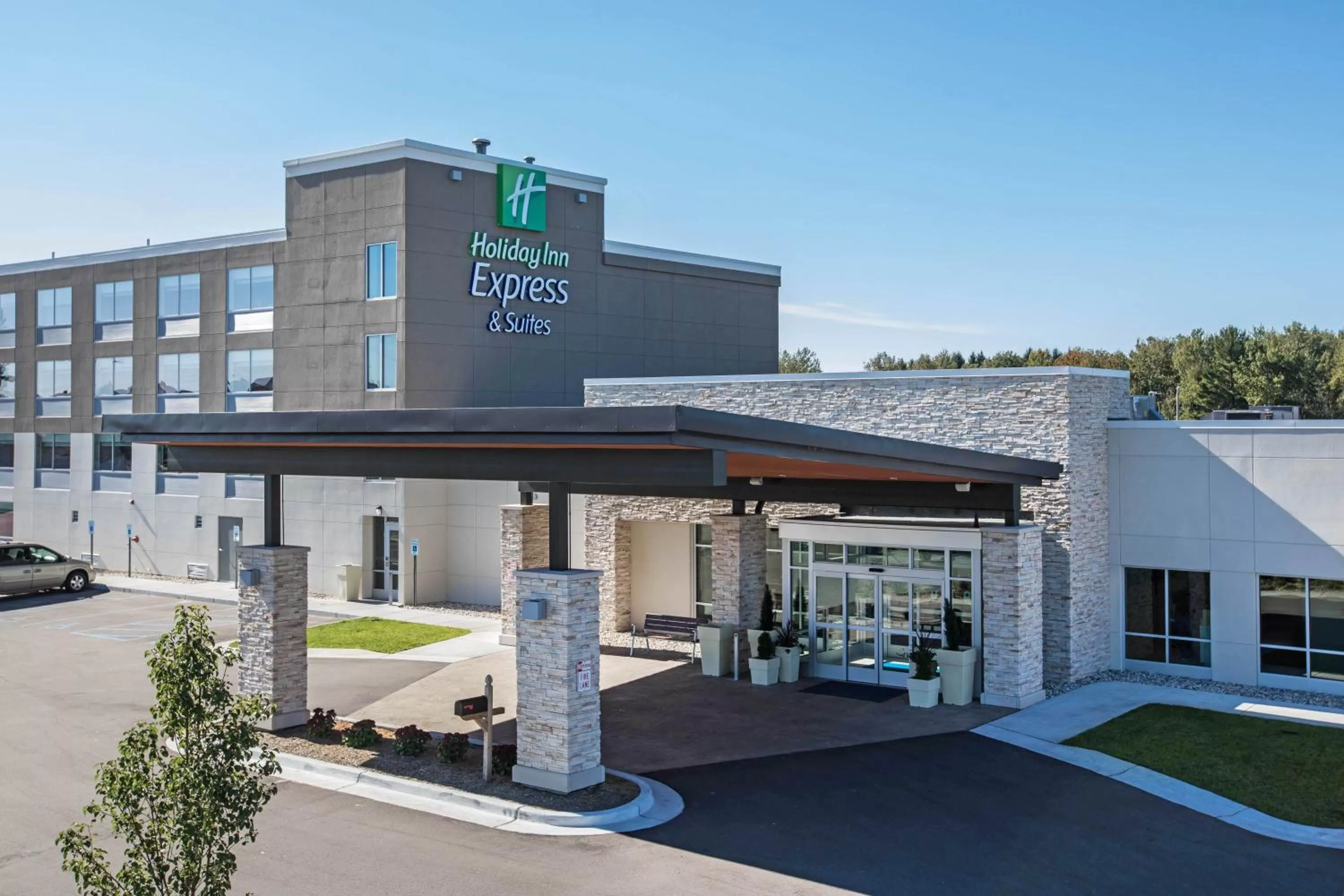 Holiday Inn Express & Suites Ludington by IHG