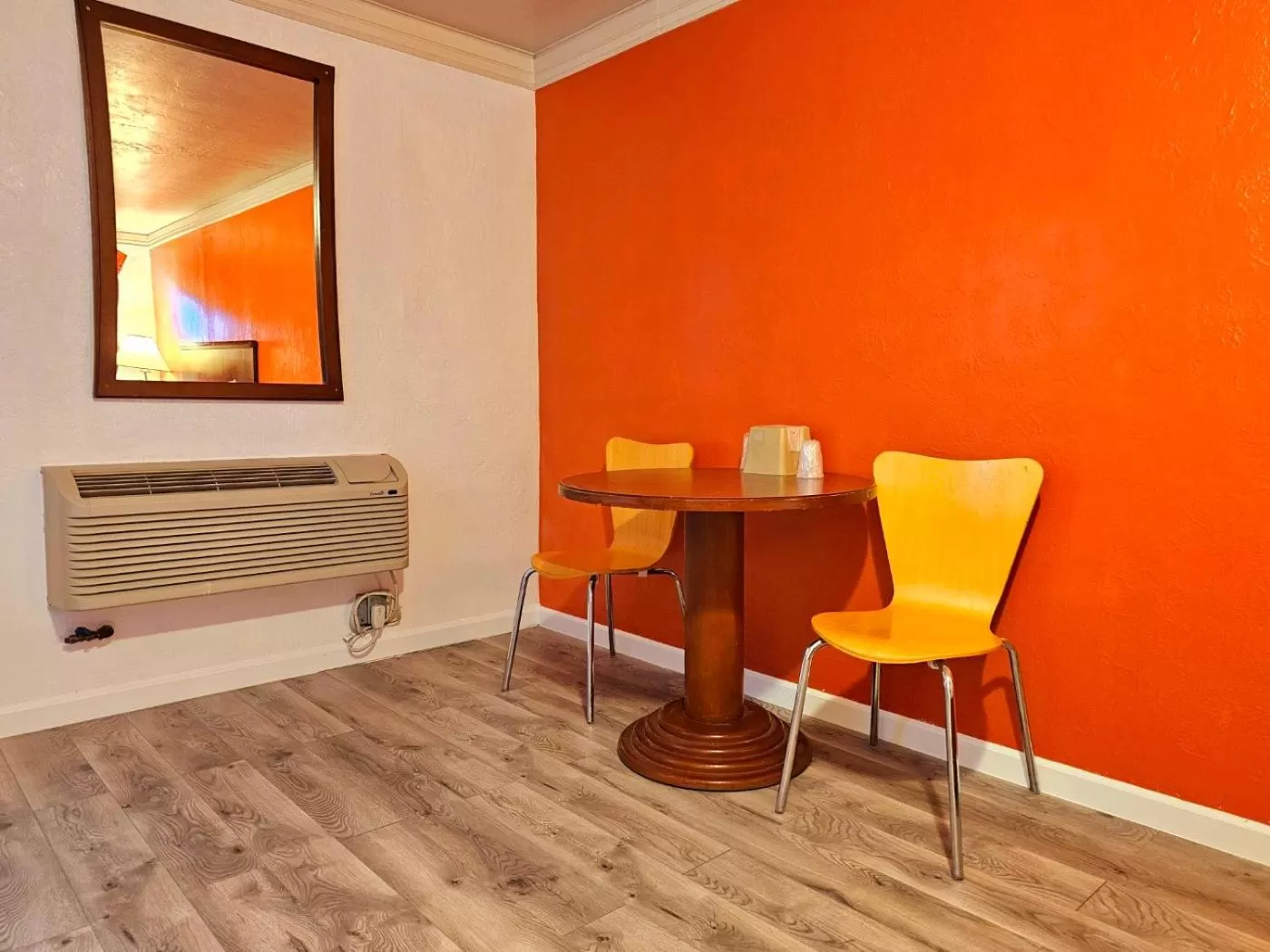 Seating area in Motel 6-Canon City, CO 719-458-1216