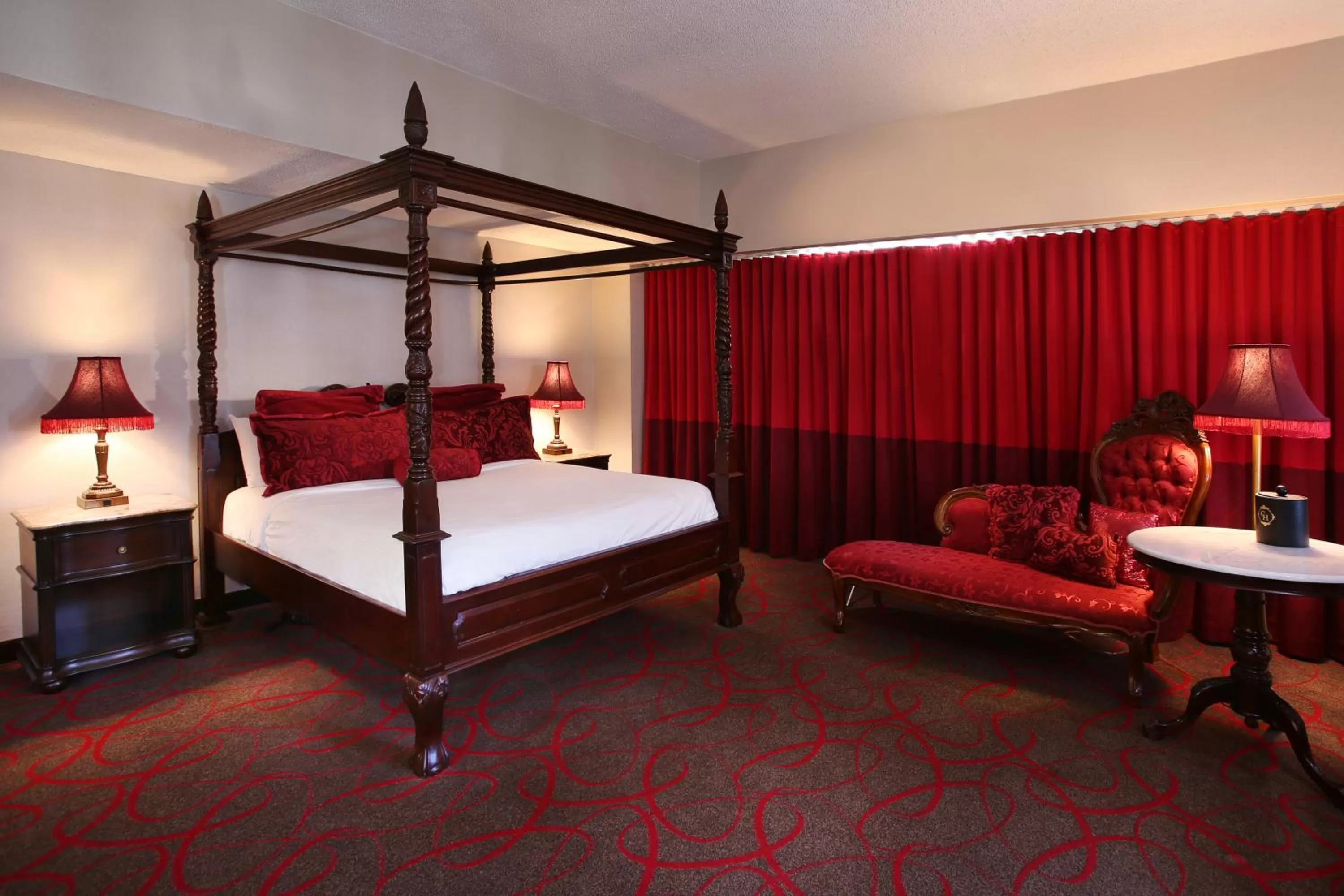 Bed in The Claridge Hotel