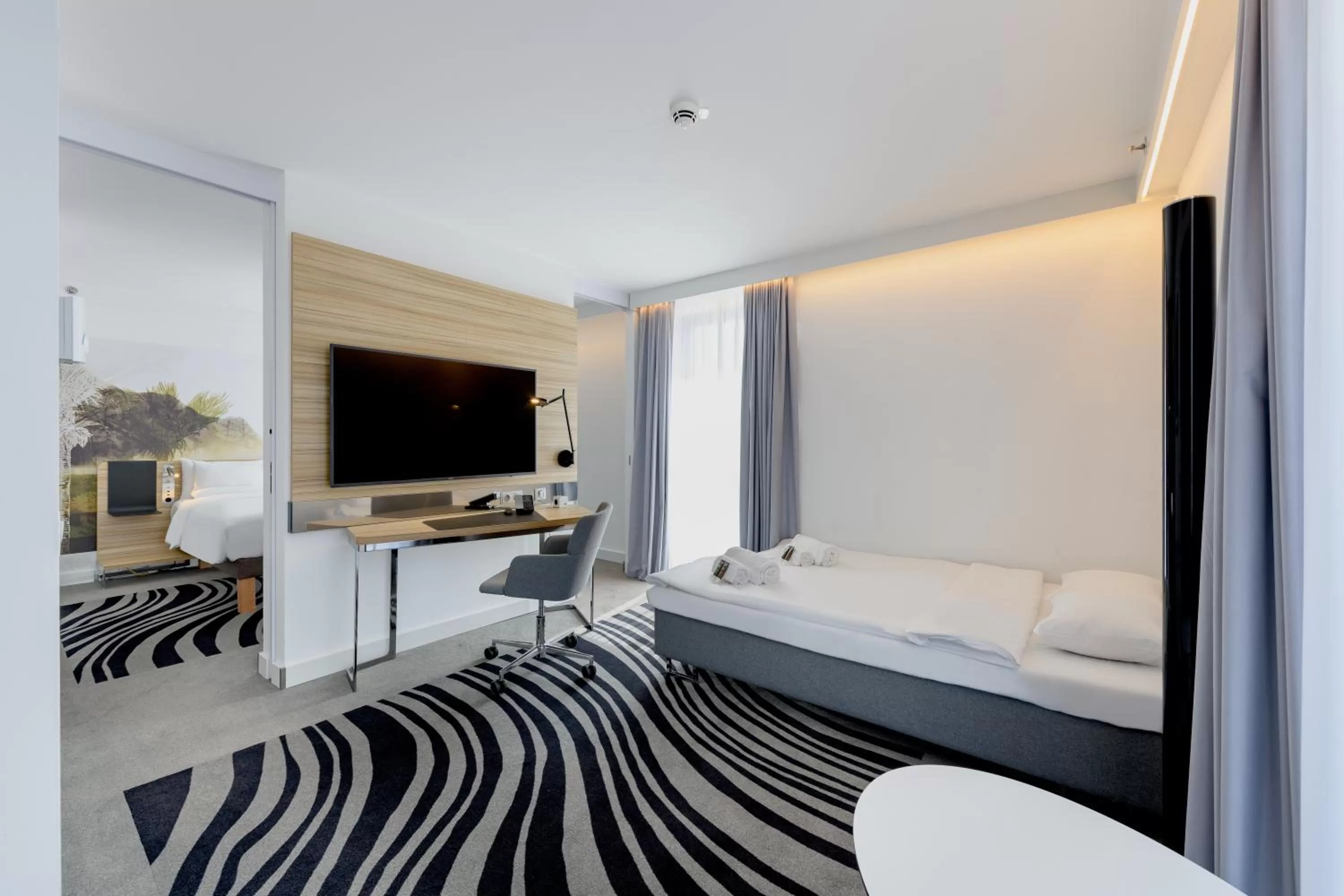 Photo of the whole room, Bed in Novotel Wien Hauptbahnhof