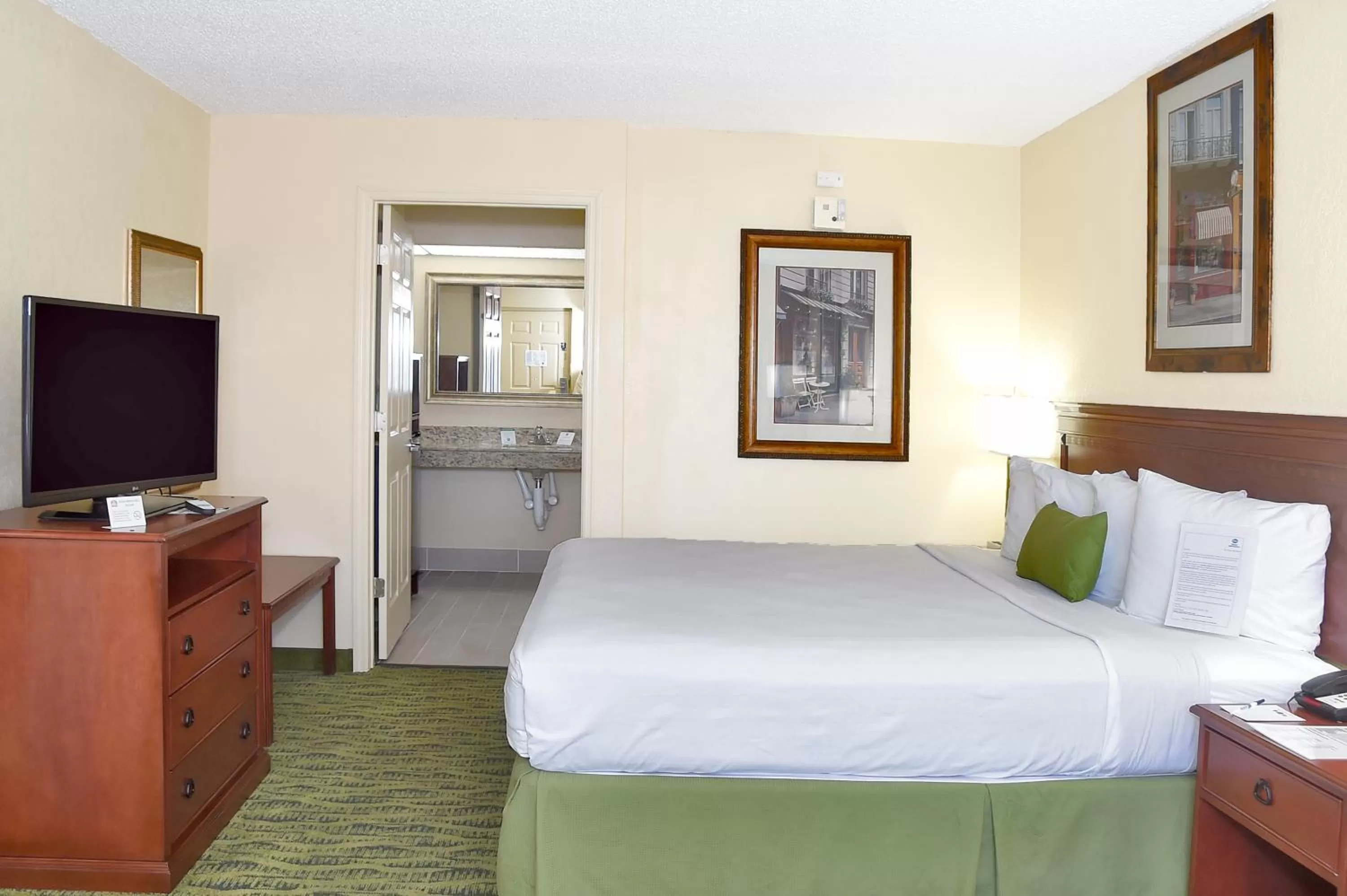 King Room - Non-Smoking in Baymont by Wyndham Orlando East