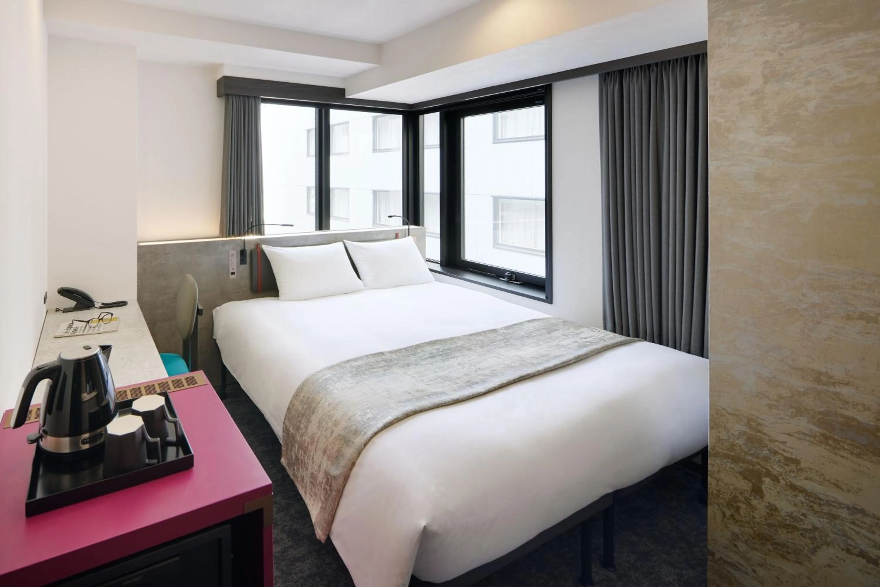 Photo of the whole room, Bed in the b ginza