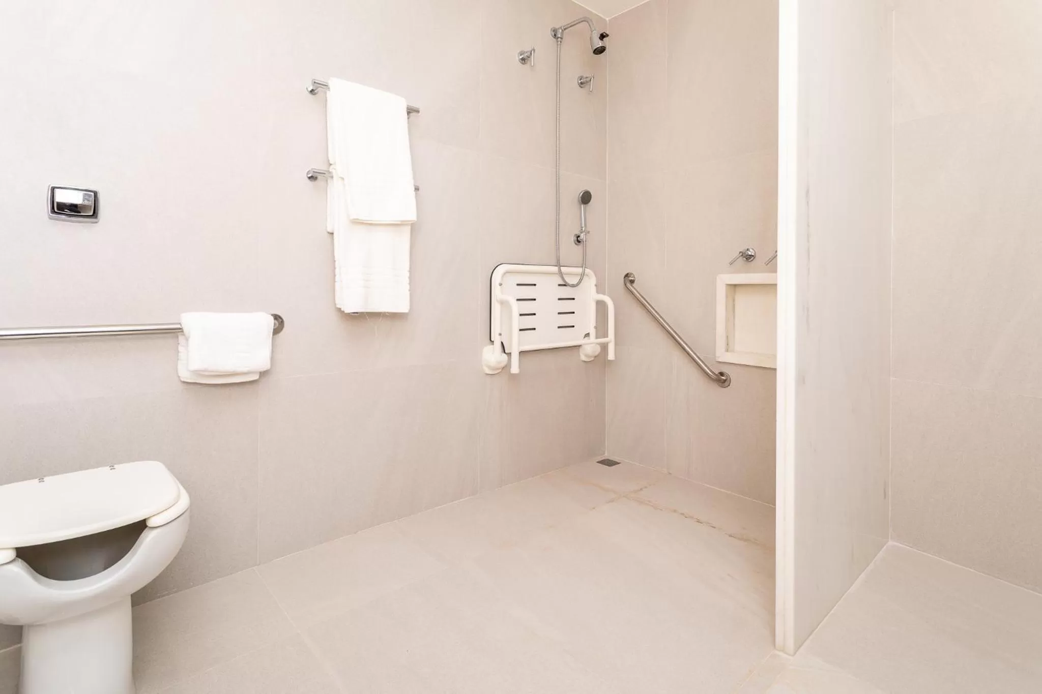 Shower in Mar Ipanema Hotel