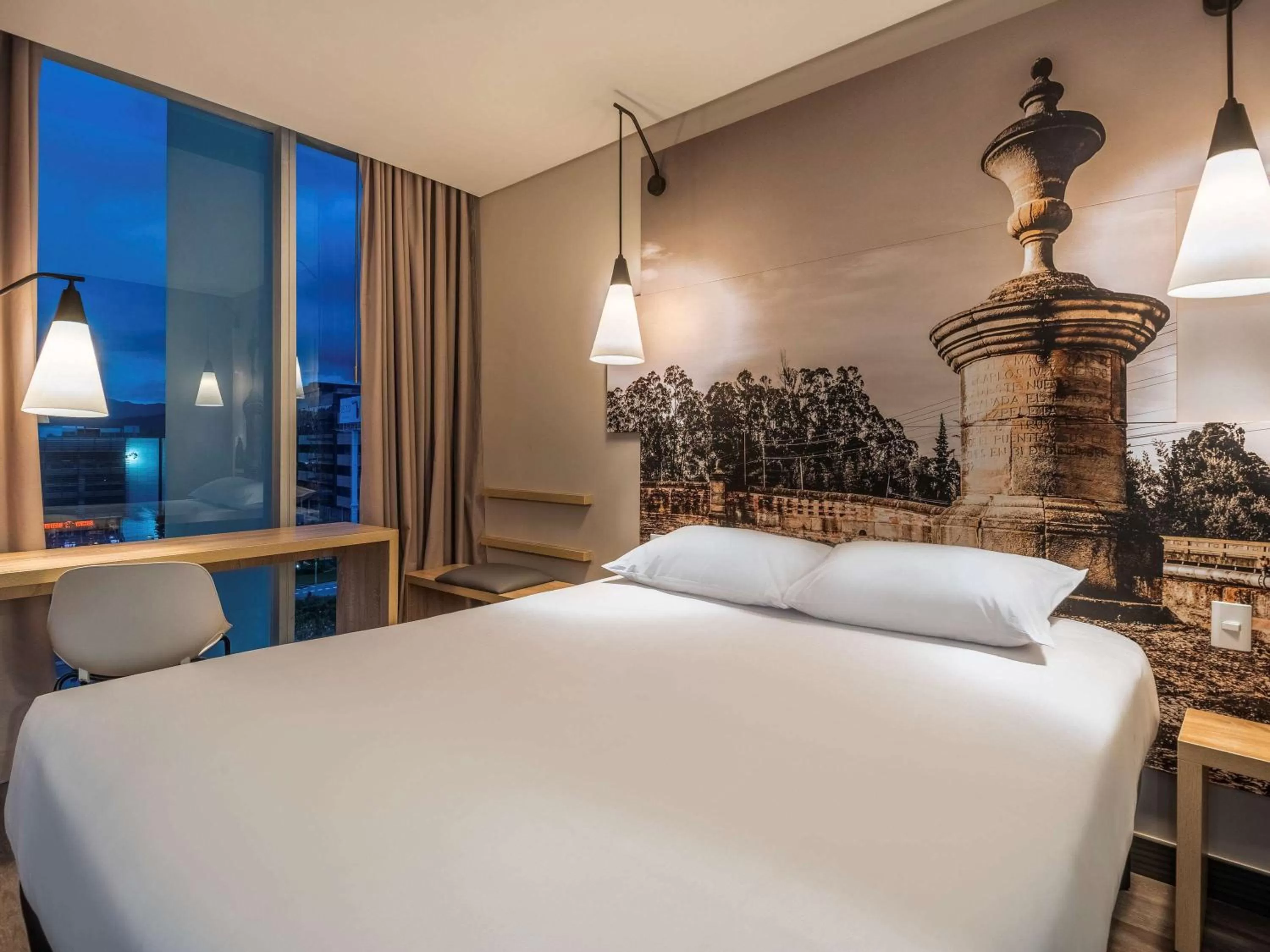 Photo of the whole room, Bed in ibis Chia