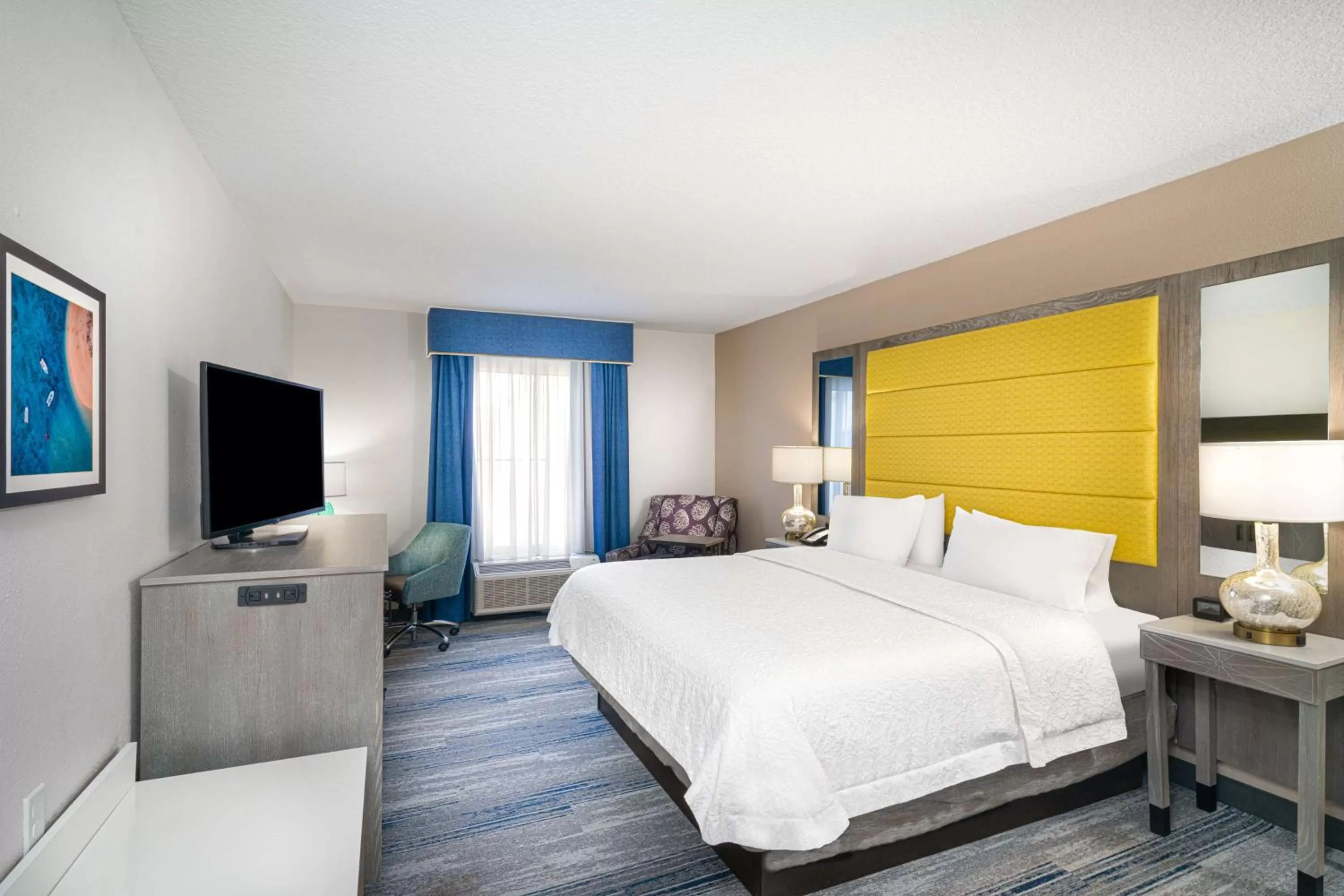 Bed in Hampton Inn & Suites Amelia Island-Historic Harbor Front