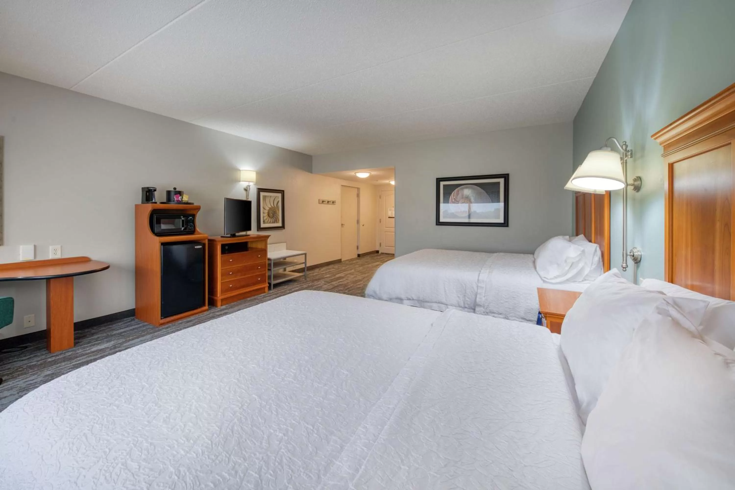 Bedroom, Bed in Hampton Inn Wilmington University Area