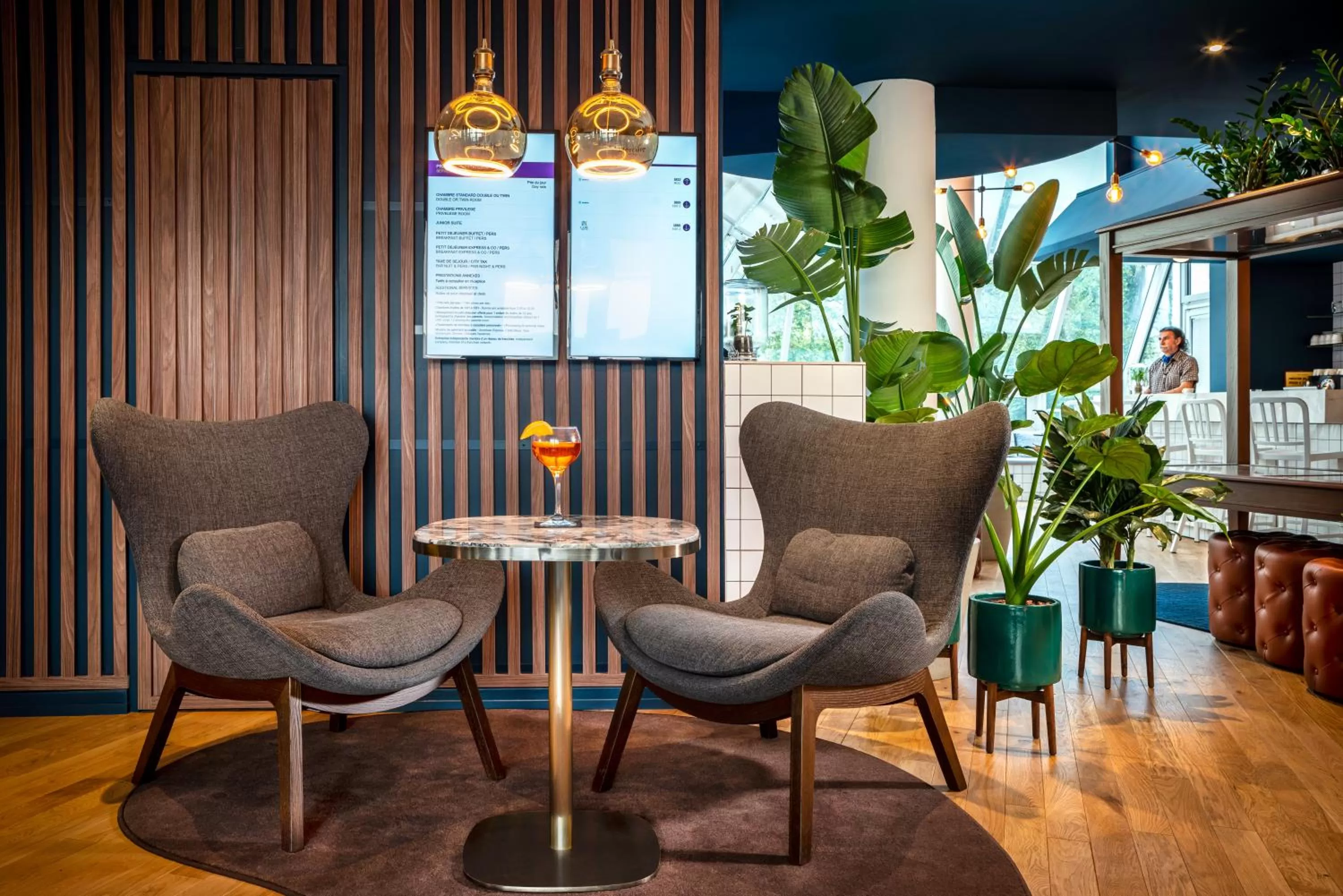 Lounge or bar in Mercure Paris Montparnasse Pasteur