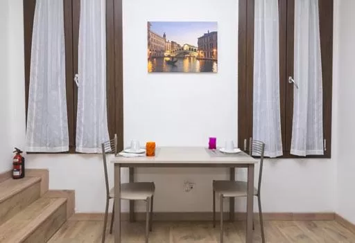 Communal kitchen in Rialto Suite 707