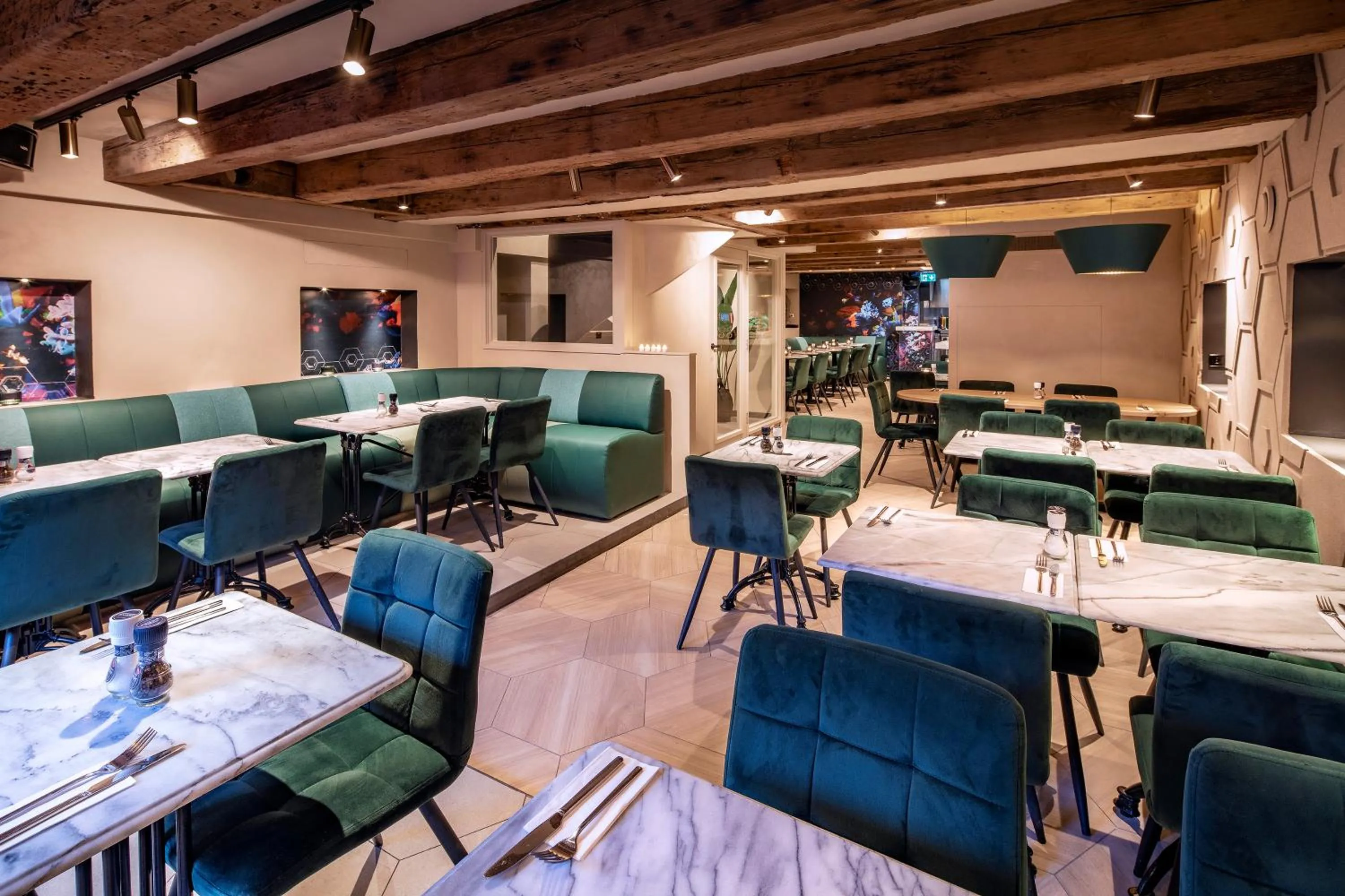 Restaurant/Places to Eat in Rokin Hotel