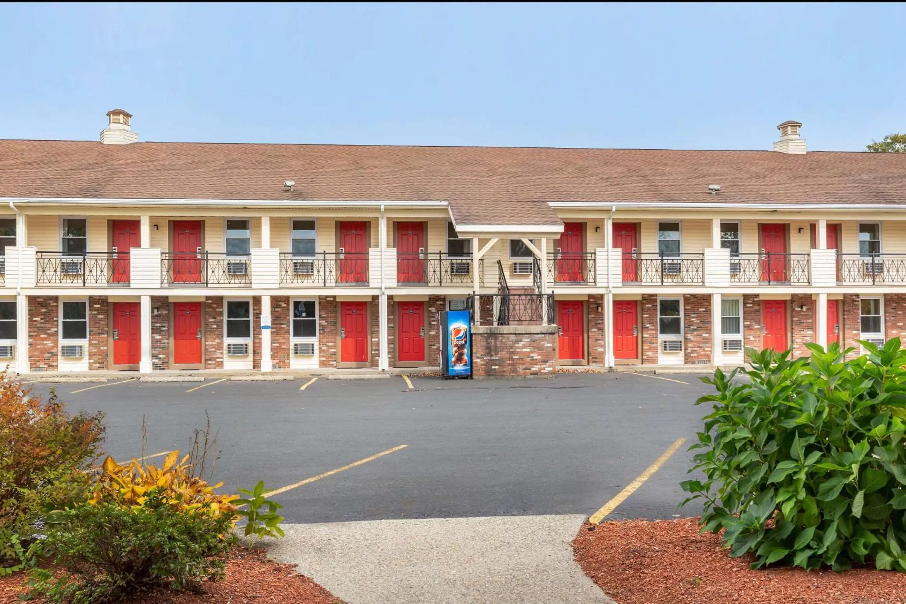Property building in Econo Lodge Sturbridge Route 20