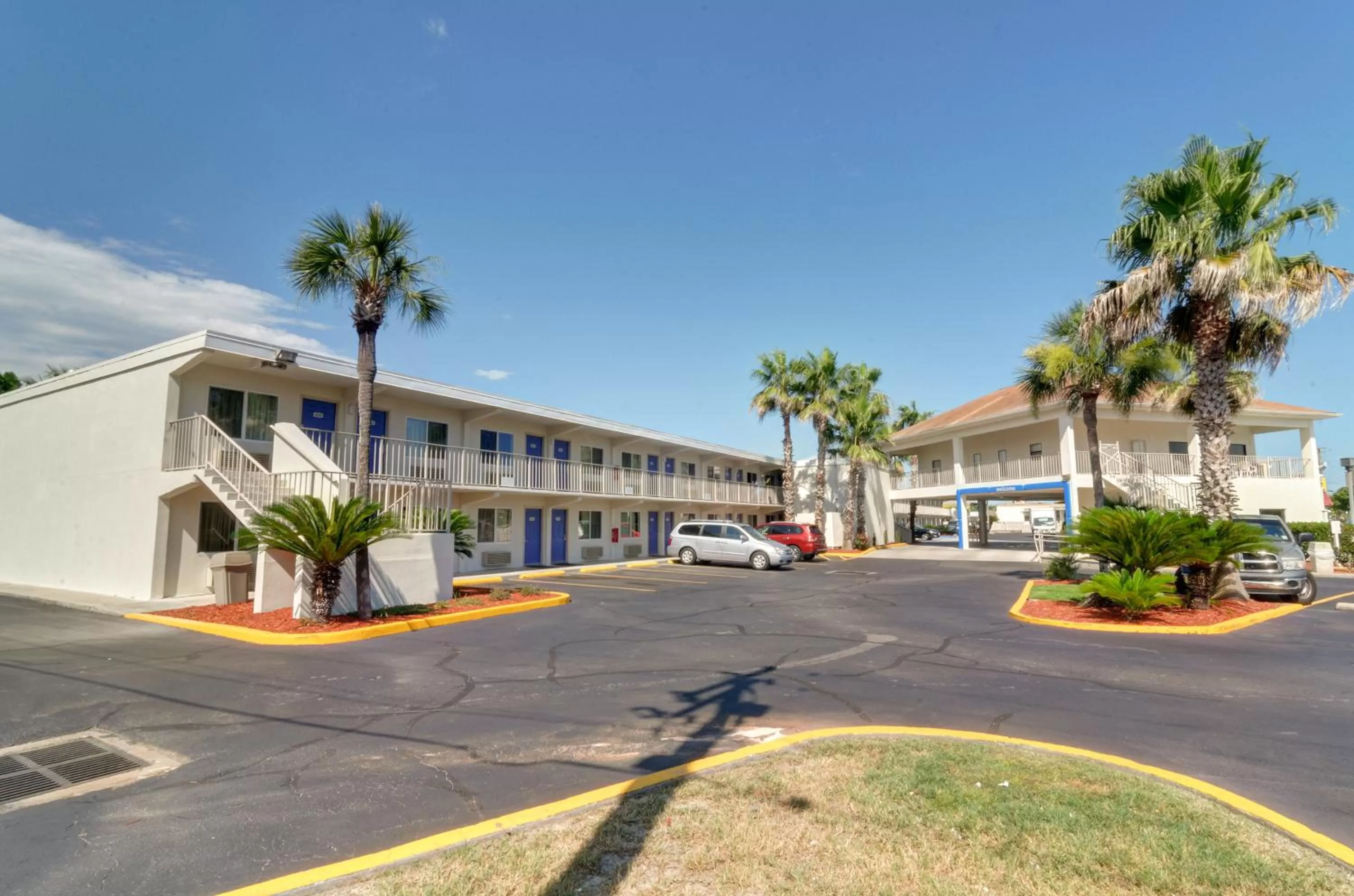 Property building in Motel 6-Destin, FL