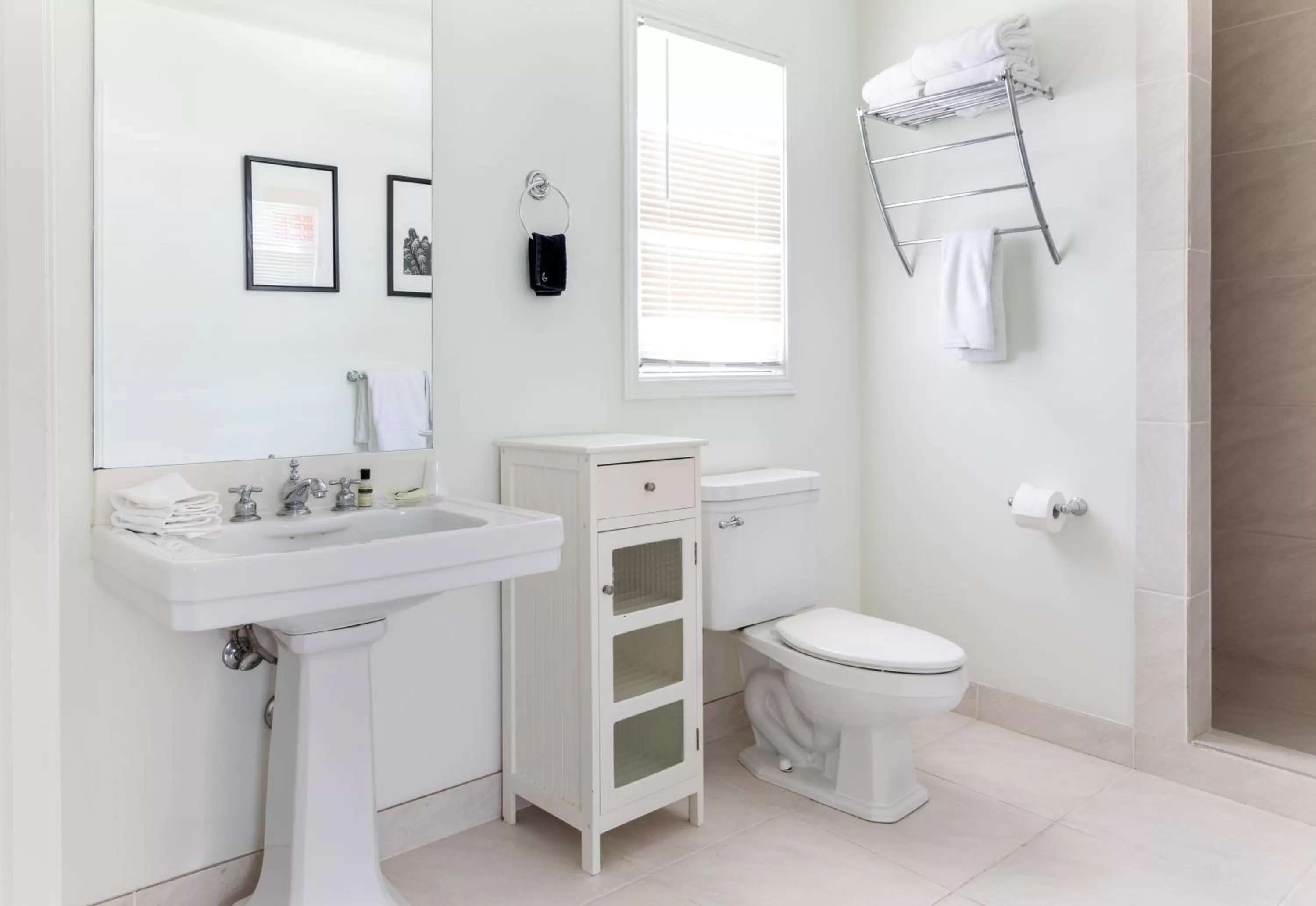 Shower in Wimberley Inn & bar