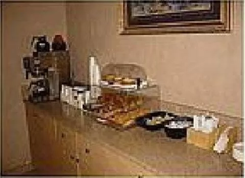 Breakfast in Kensington Inn - Howell