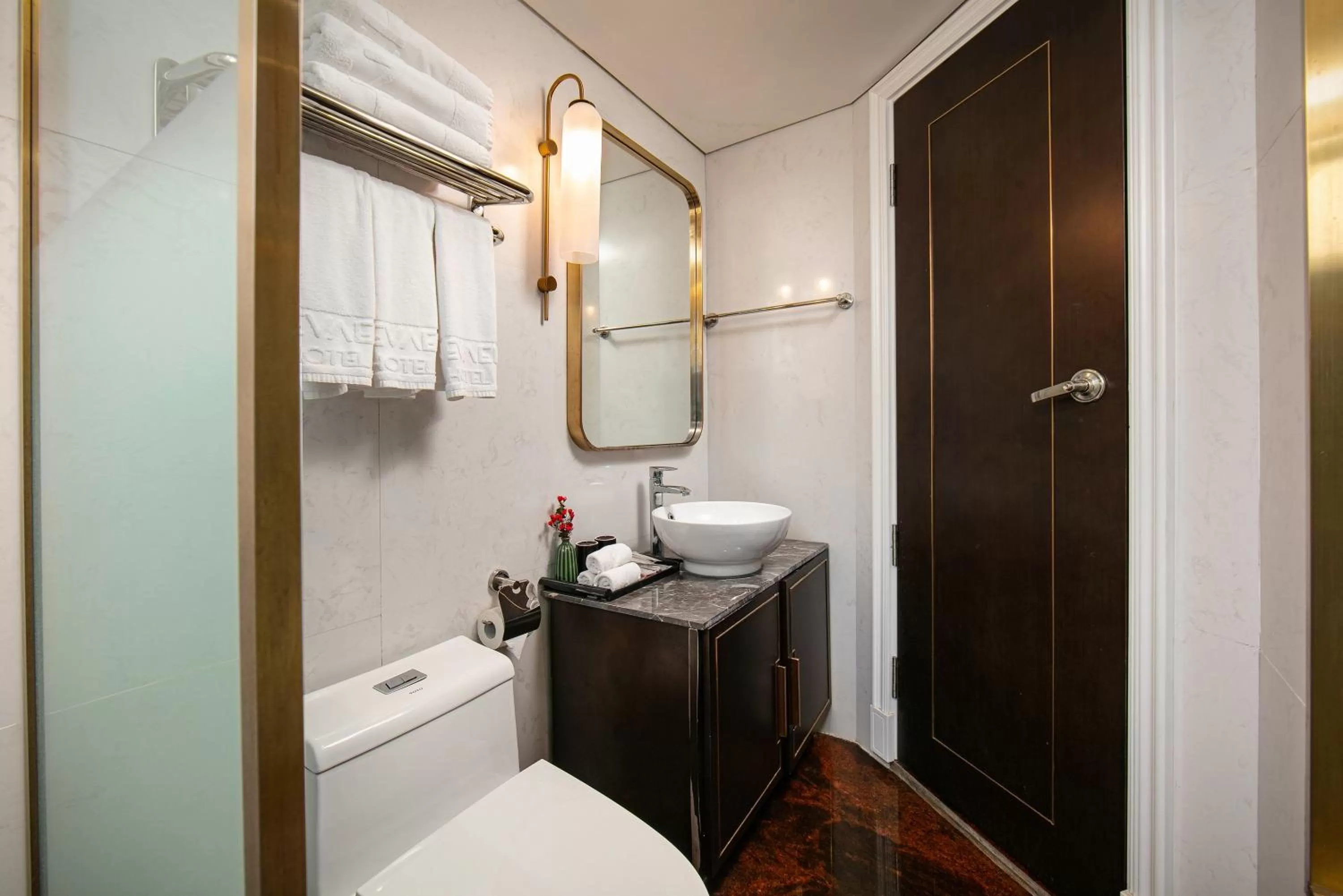 Bathroom in San Palace Hotel & Rooftop