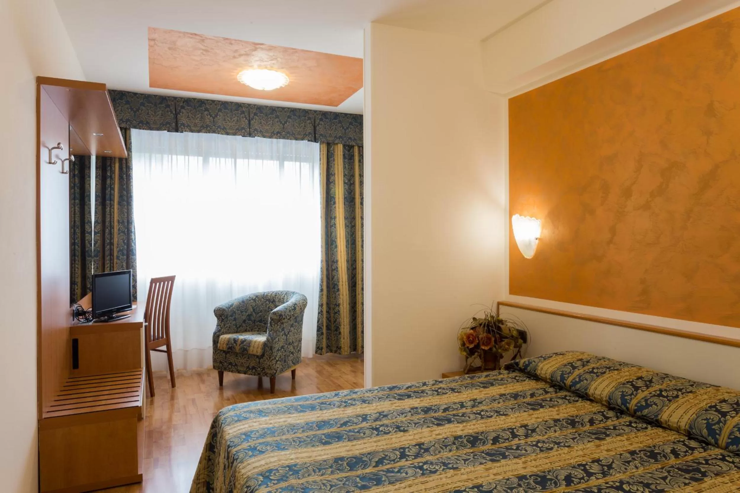 TV and multimedia, Bed in Hotel Airmotel