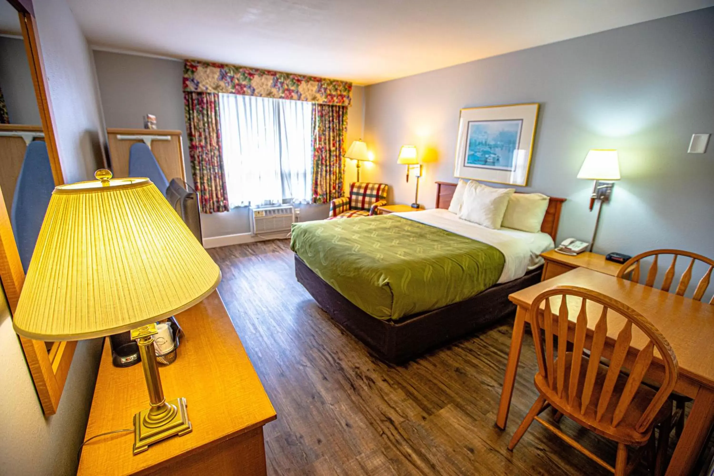 Queen Room - Ground Floor in Ocean Paradise Hotel & Resort Queen Room - Ground Floor in Ocean Paradise Hotel & Resort