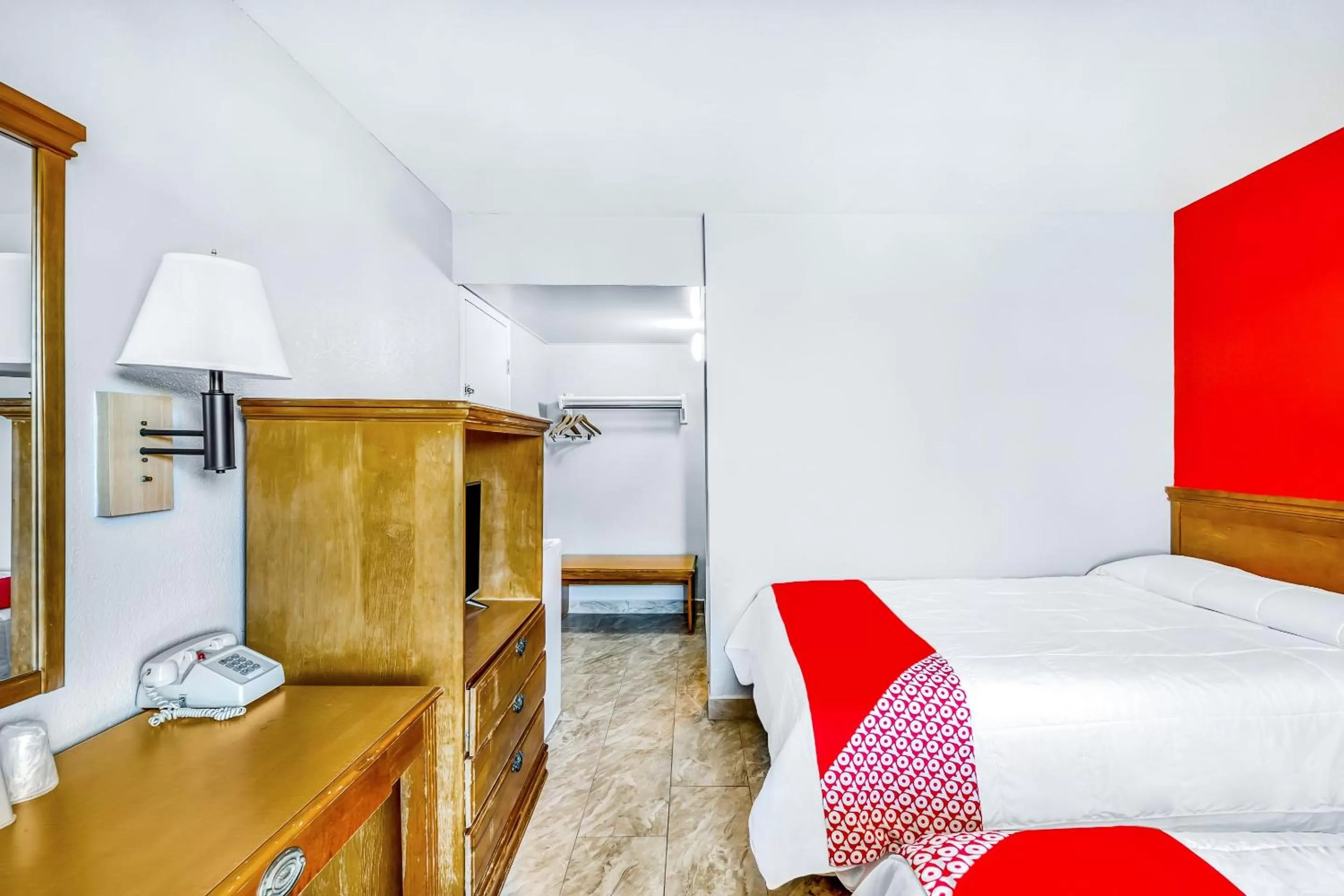 Bedroom, Bed in OYO Hotel Houston Southwest I-69