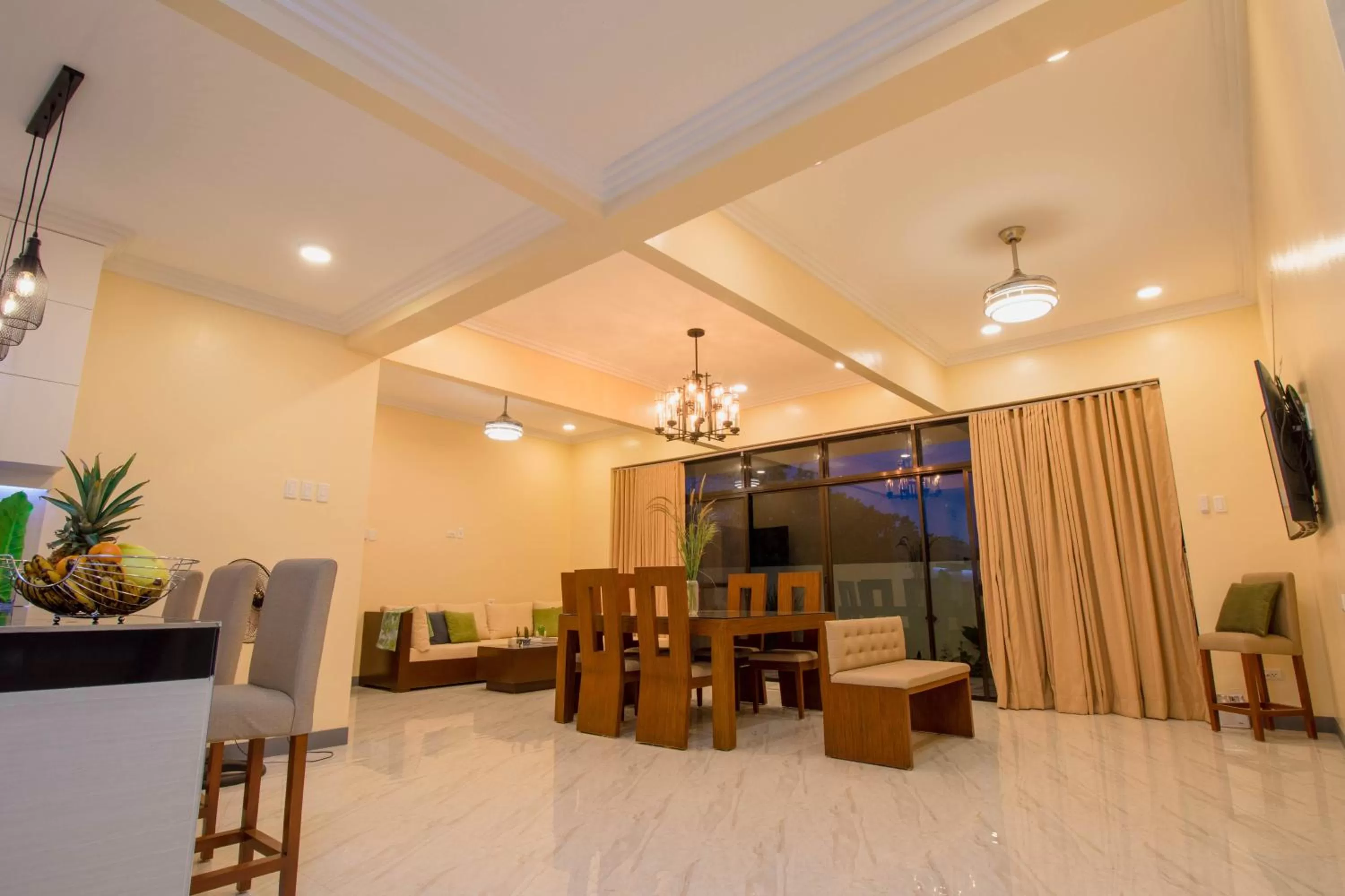 TV and multimedia in Bella Villa Coron