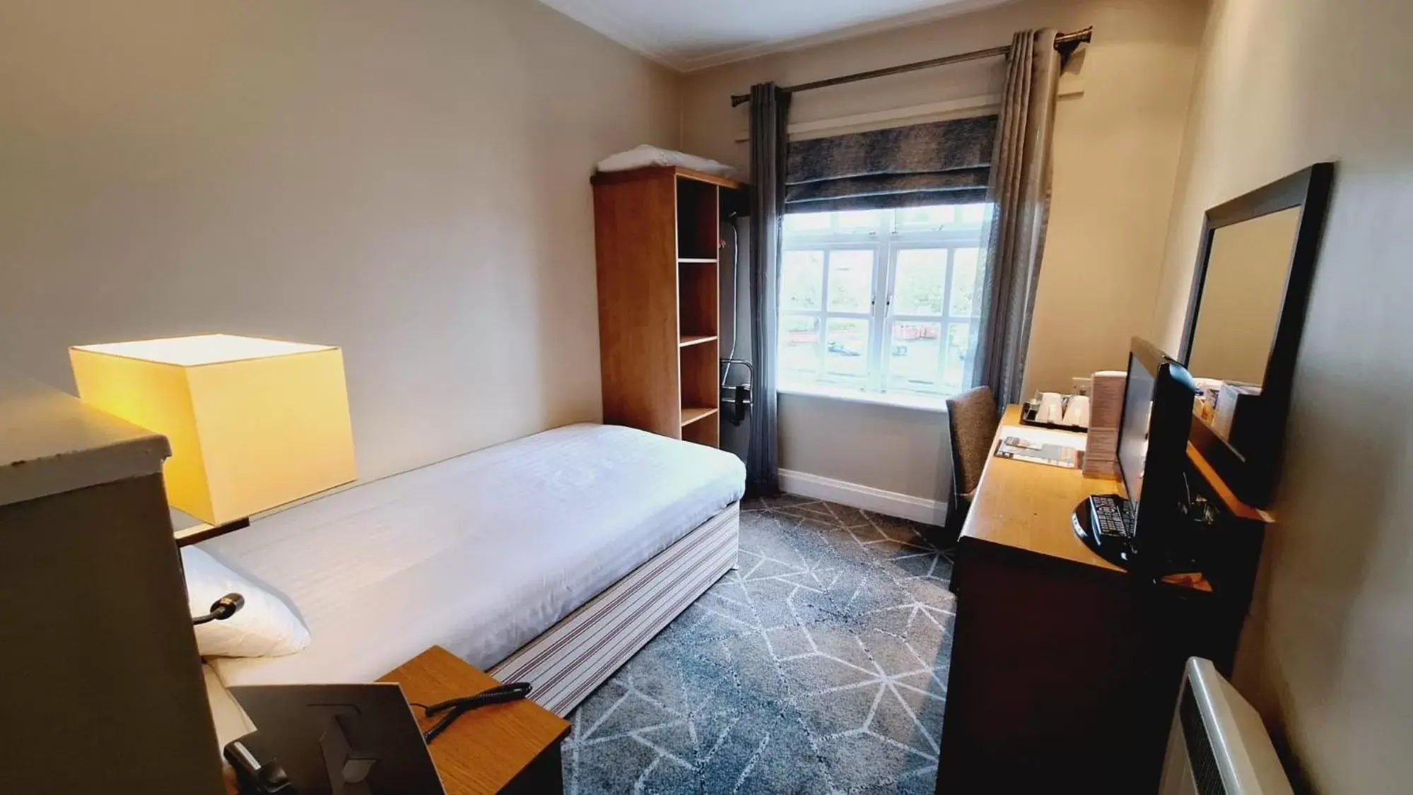 Single Room in The Brocket Arms Wetherspoon Single Room in The Brocket Arms Wetherspoon