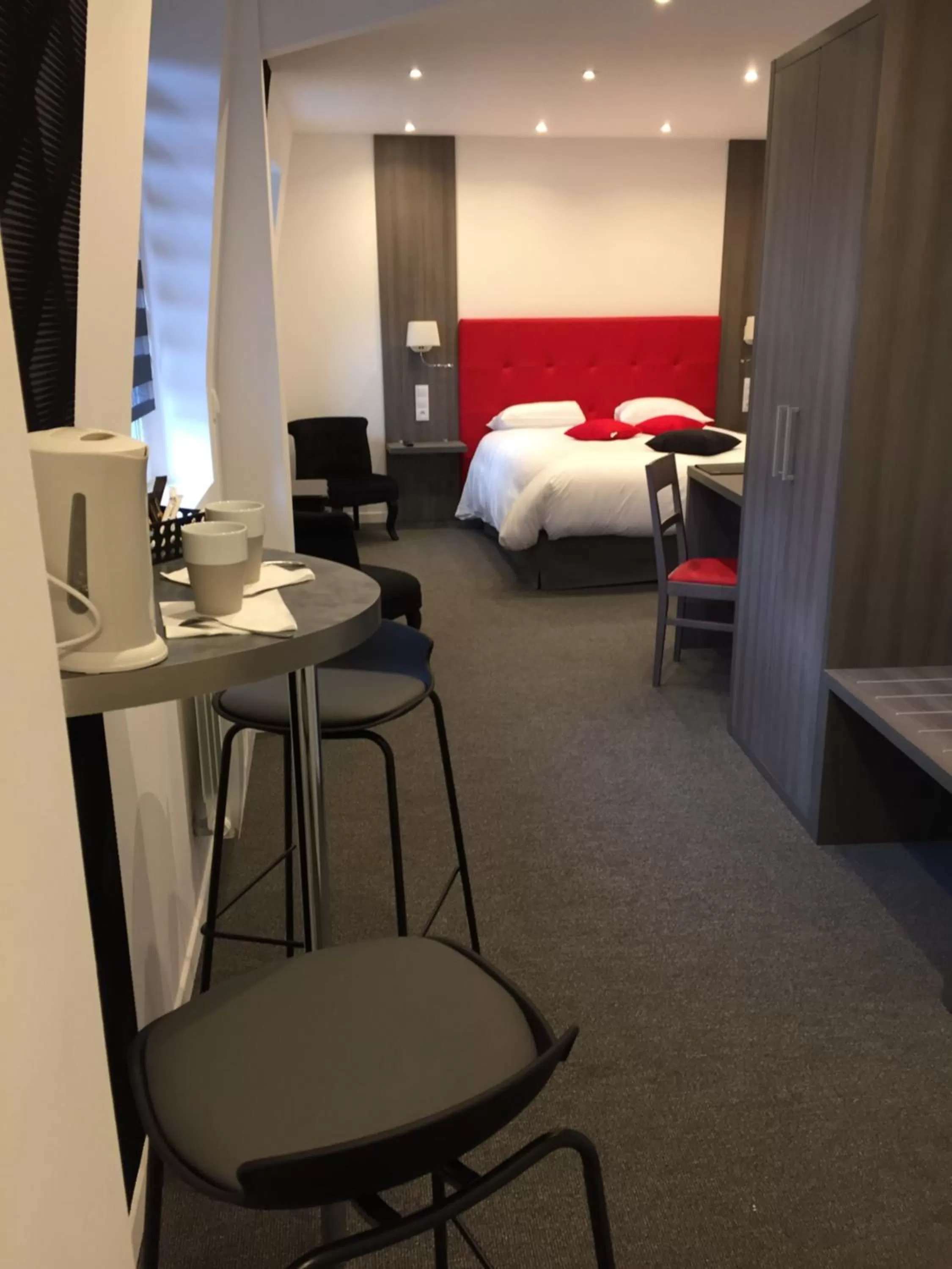 Photo of the whole room, Bed in Le Beverl'inn