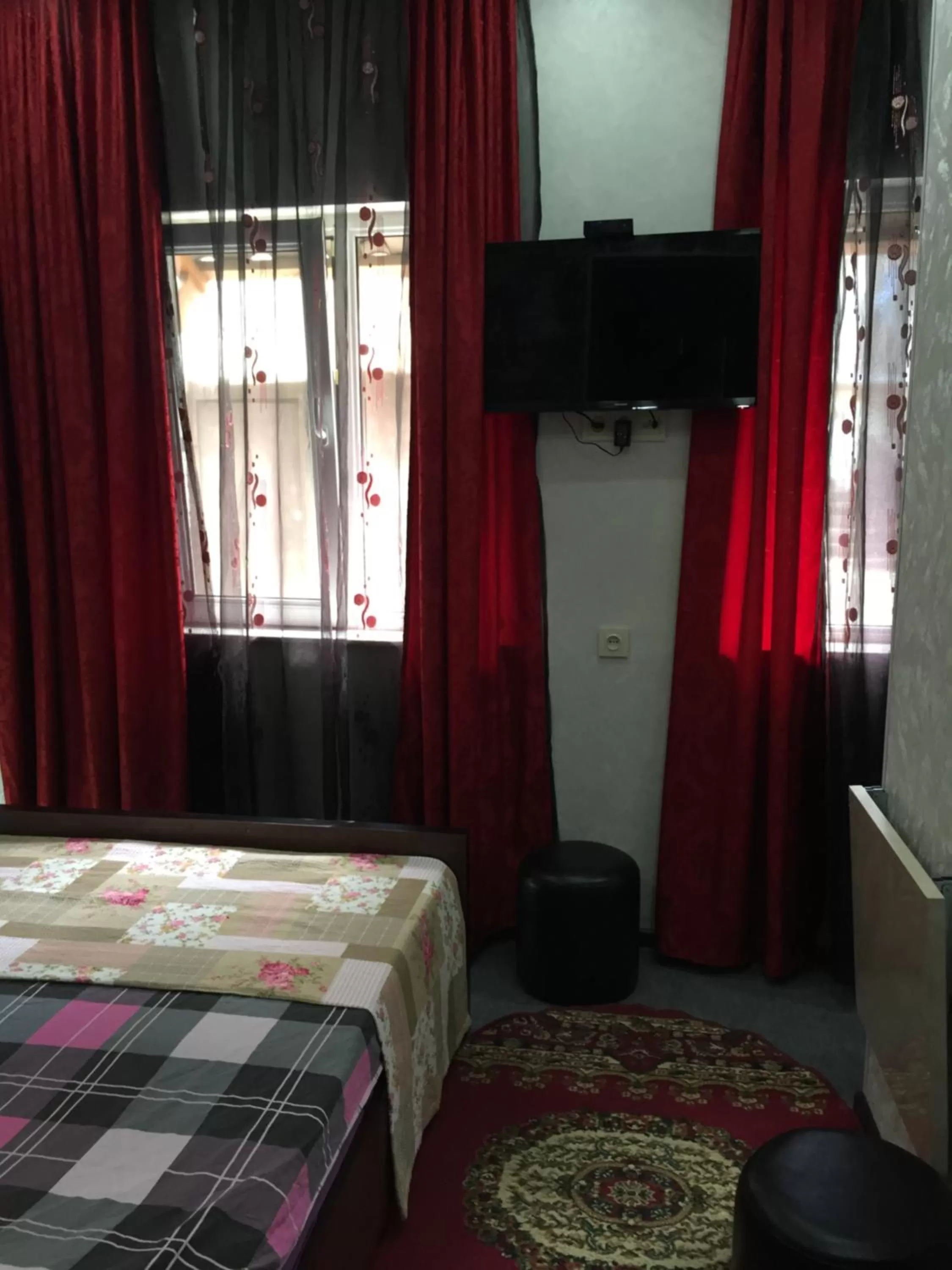 Bedroom, TV/Entertainment Center in Hotel Formula-1