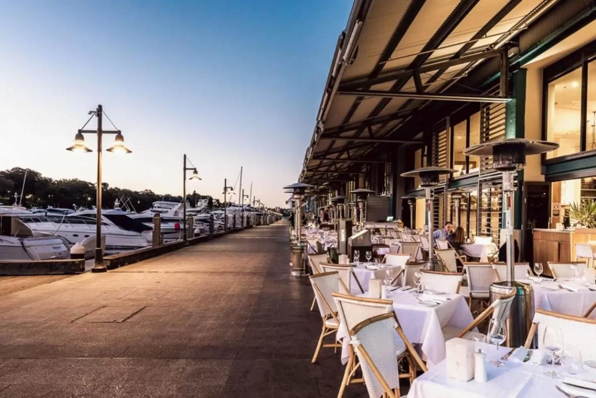 Restaurant/places to eat in Mariners Court Hotel Sydney
