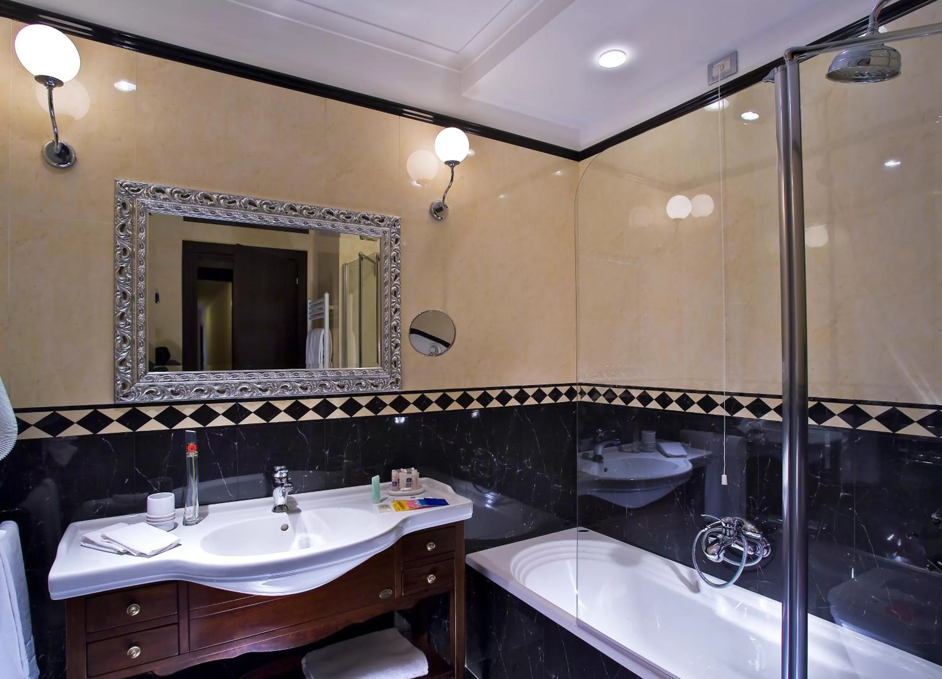 Bathroom in Hotel Mondial