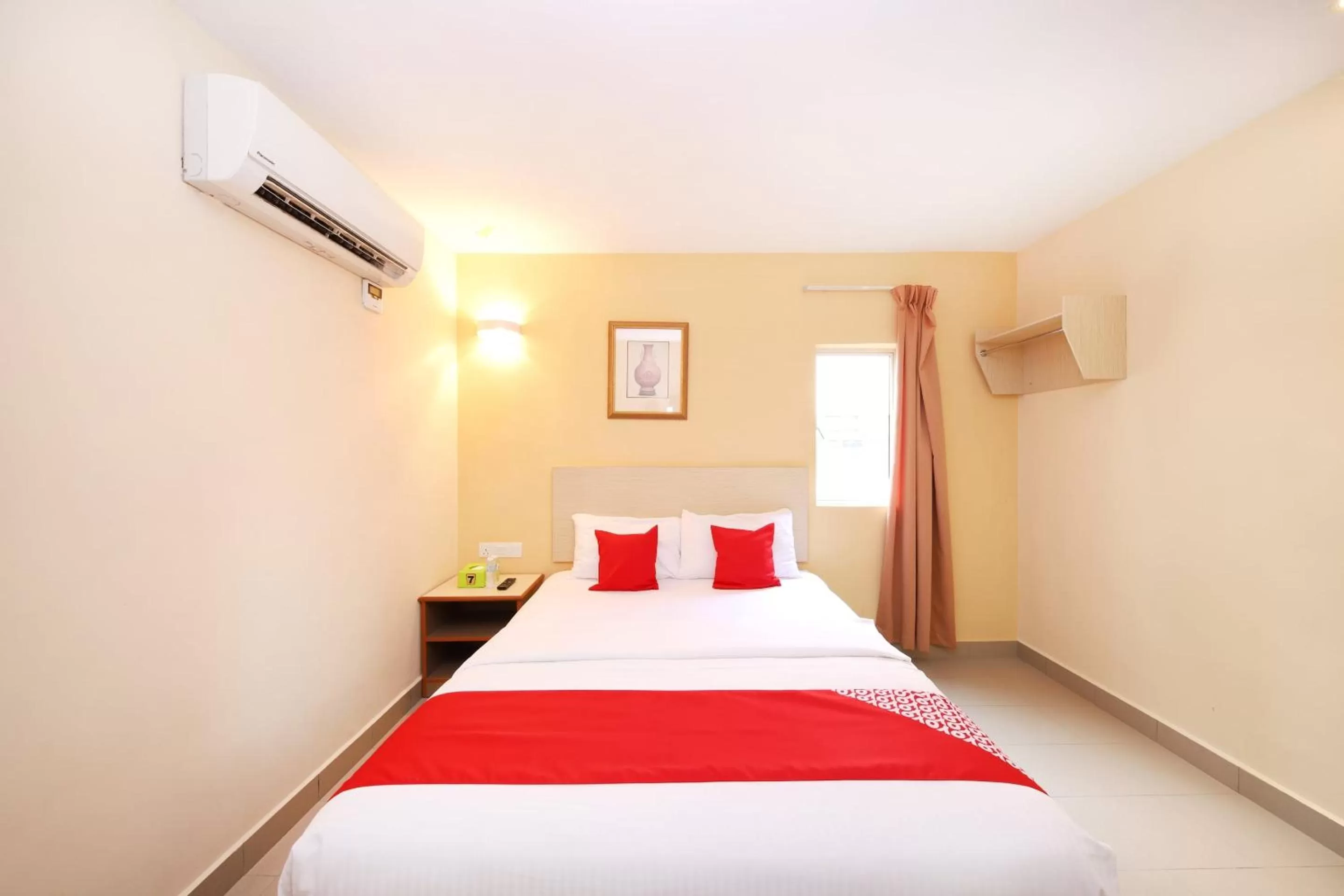 Bedroom in Super OYO 635 Seven Days Hotel