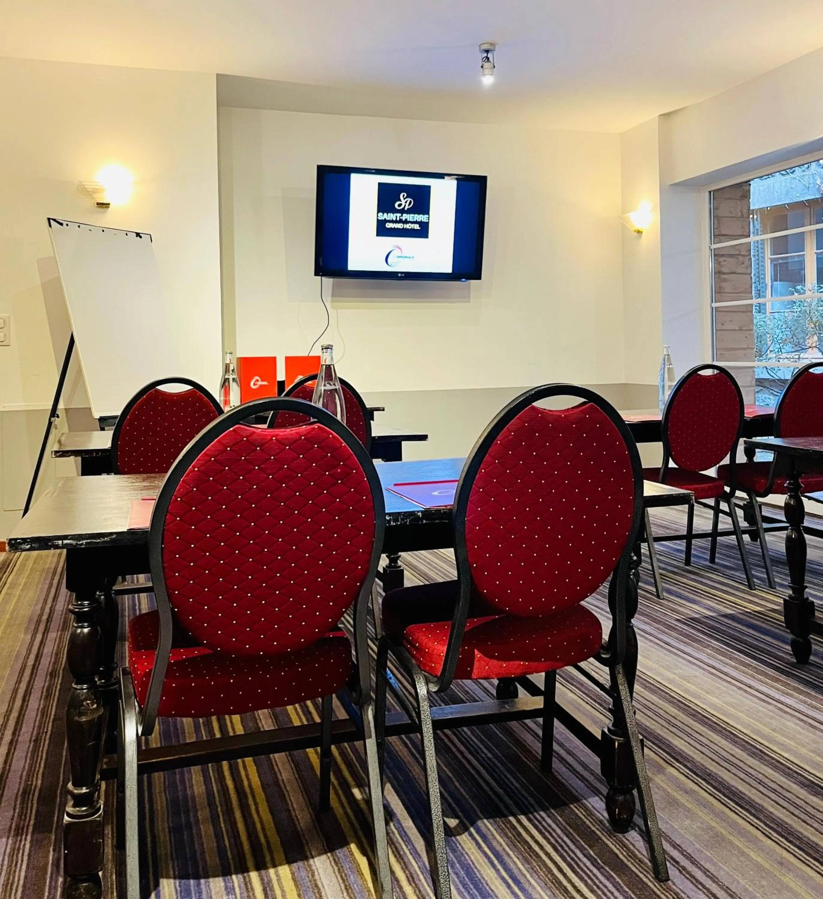 Meeting/conference room in The Originals Boutique, Grand Hôtel Saint-Pierre, Aurillac