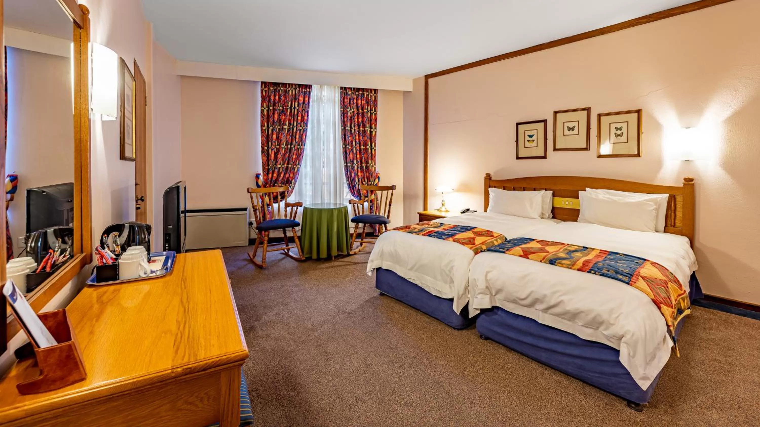 Bedroom, Bed in African Sky Hotels - Pine Lake Inn