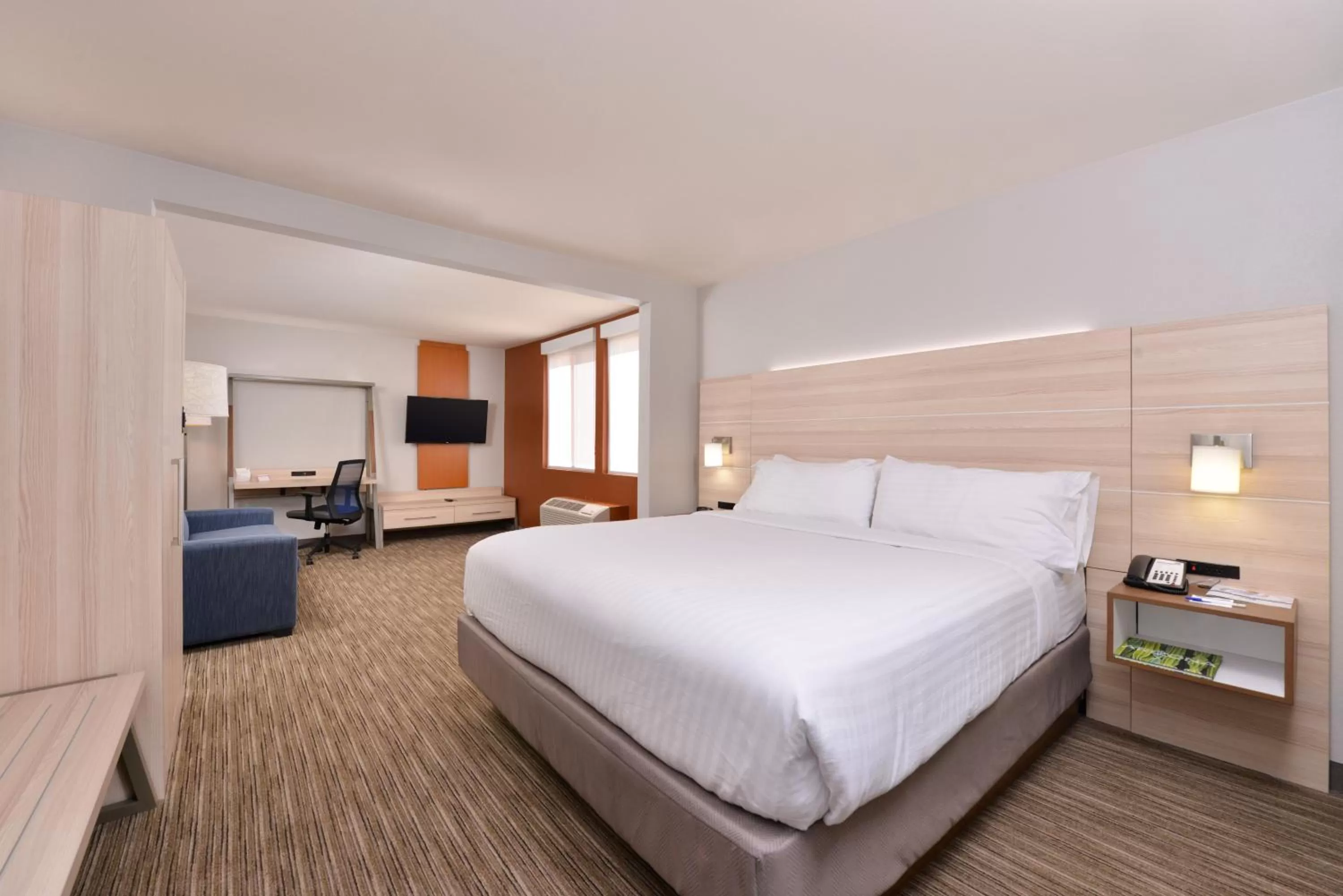 Photo of the whole room, Bed in Holiday Inn Express Sedona - Oak Creek by IHG