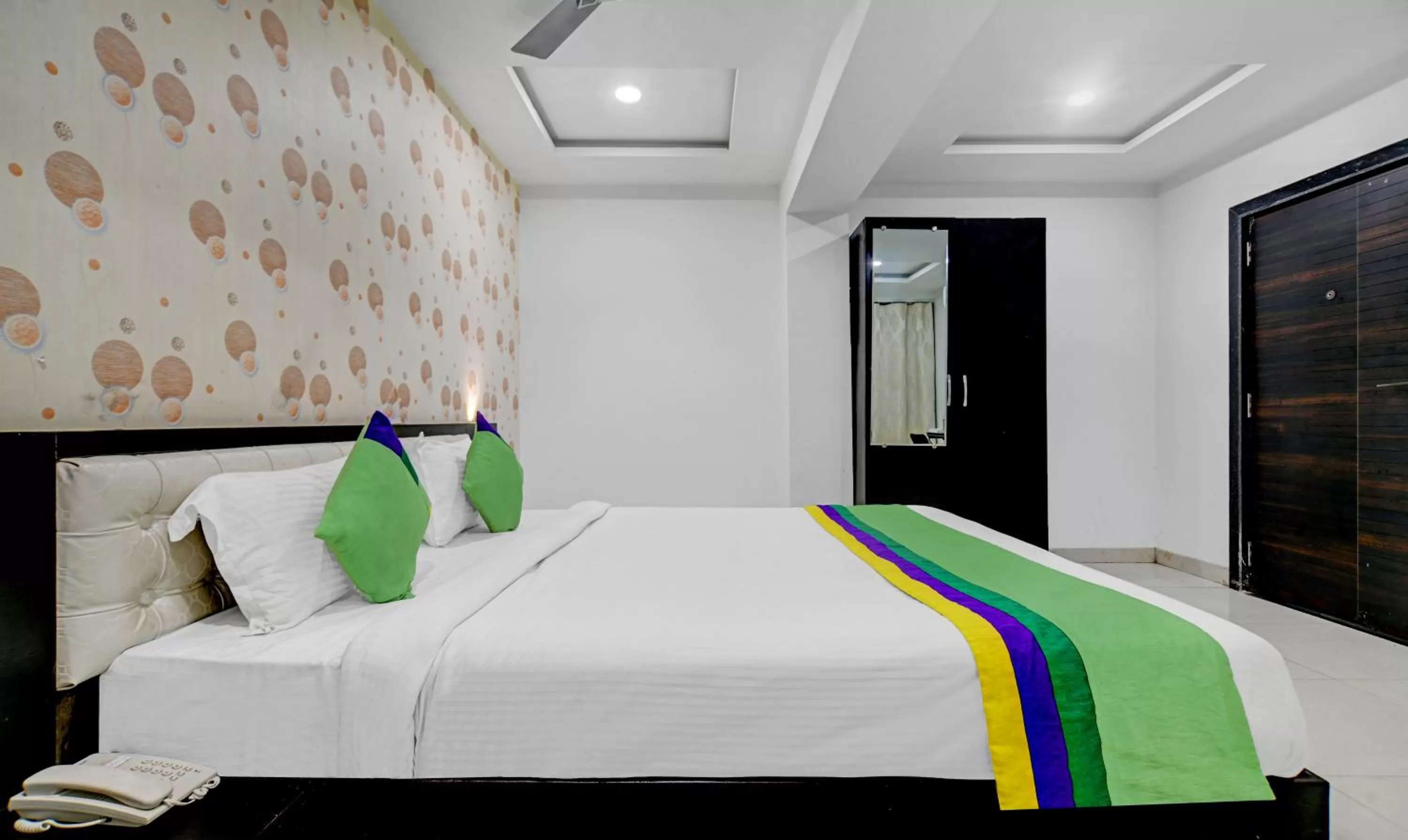 Bed in Treebo Trend A5