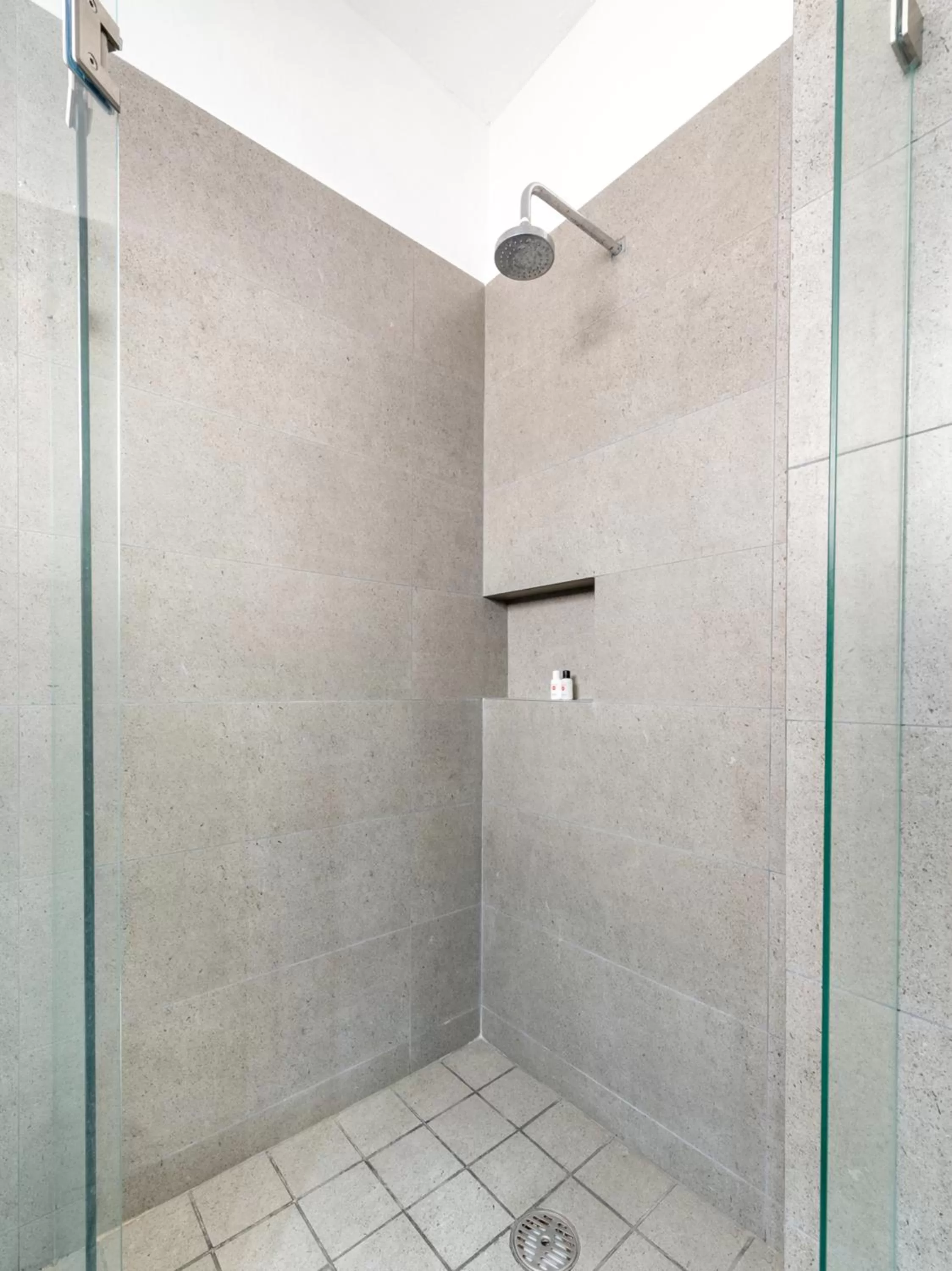 Bathroom in Suites Internacional