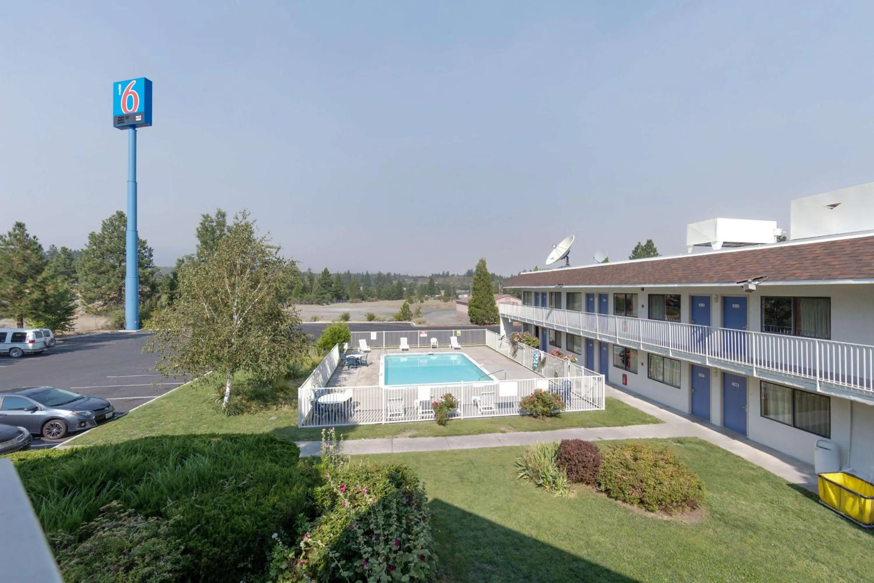 Day in Motel 6 Weed - Mount Shasta